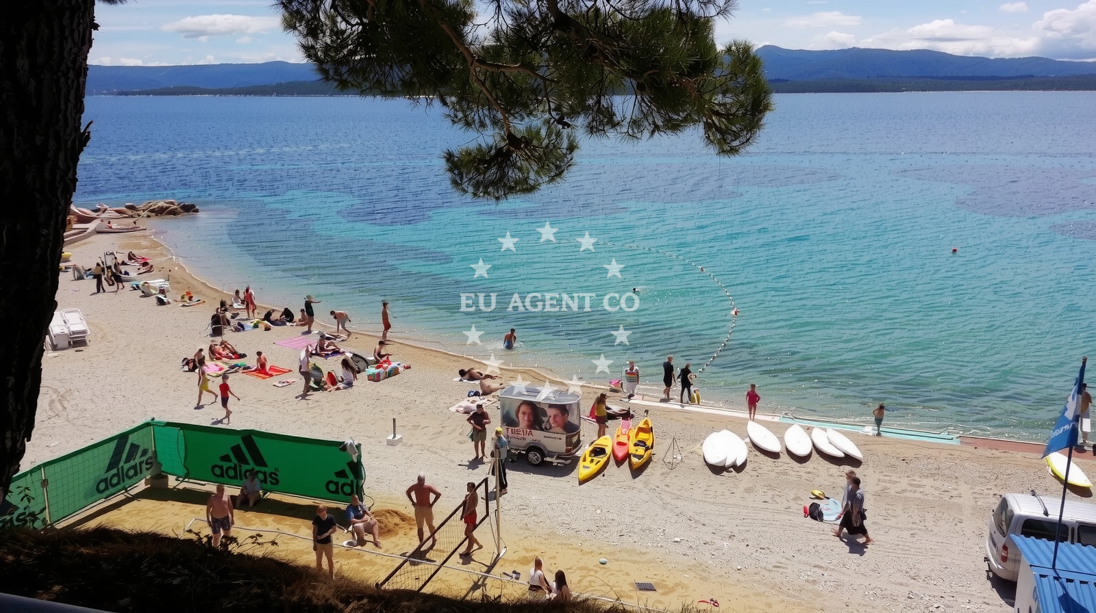 Beach facilities and surroundings at Zlatni rat beach in Put Zlatnog Rata 64, Bol