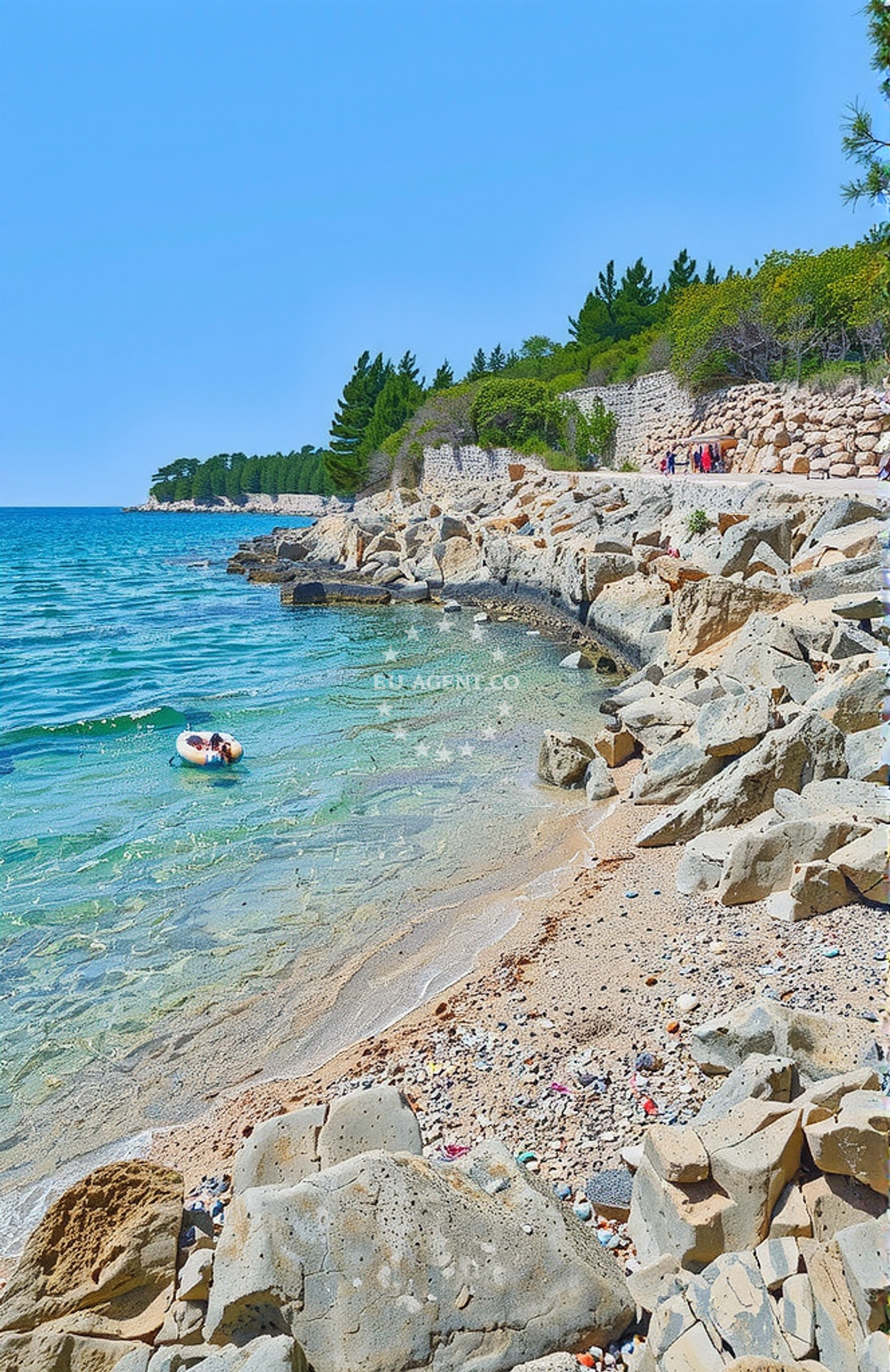 Beach facilities and surroundings at Žutica zapad, Zavala (Jelsa) (Hvar) in Žutica zapad