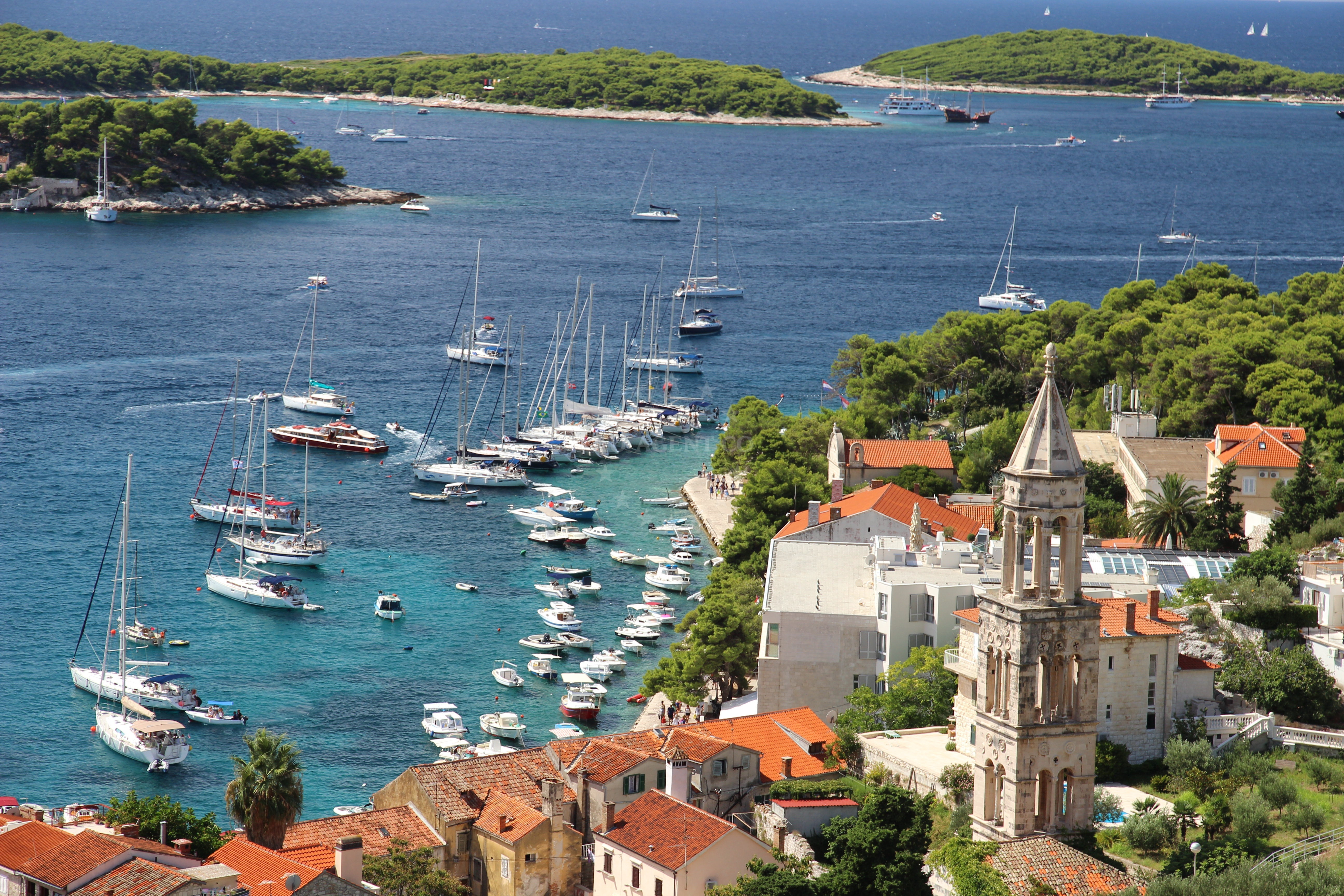 Nautical view of Hvar buoy field with long shore lines