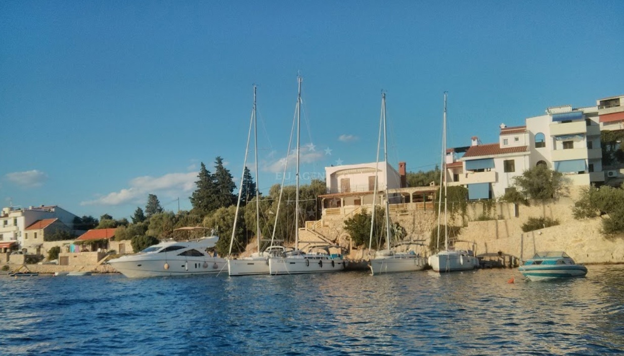 Yacht mooring at Restaurant Preza Quay, Pokrivenik Bay