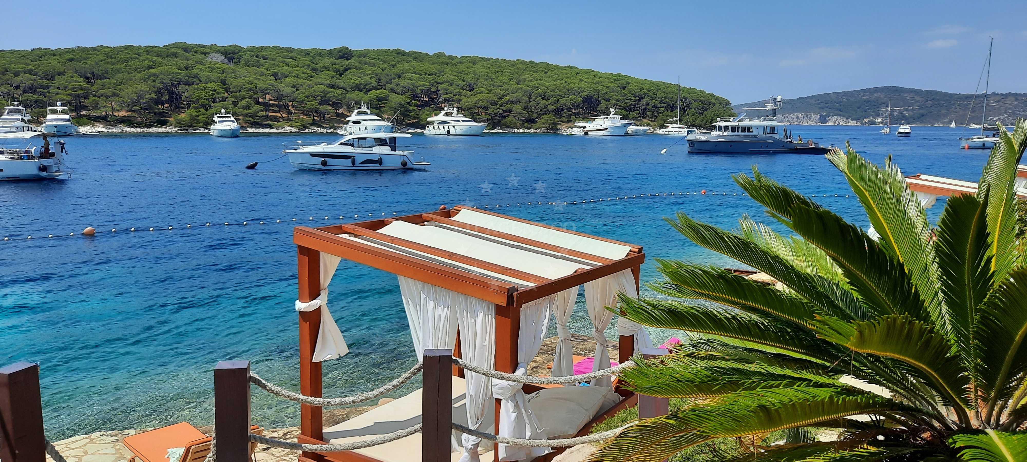 Seaside dining area of Antonio Patak Restaurant with view of Hvar