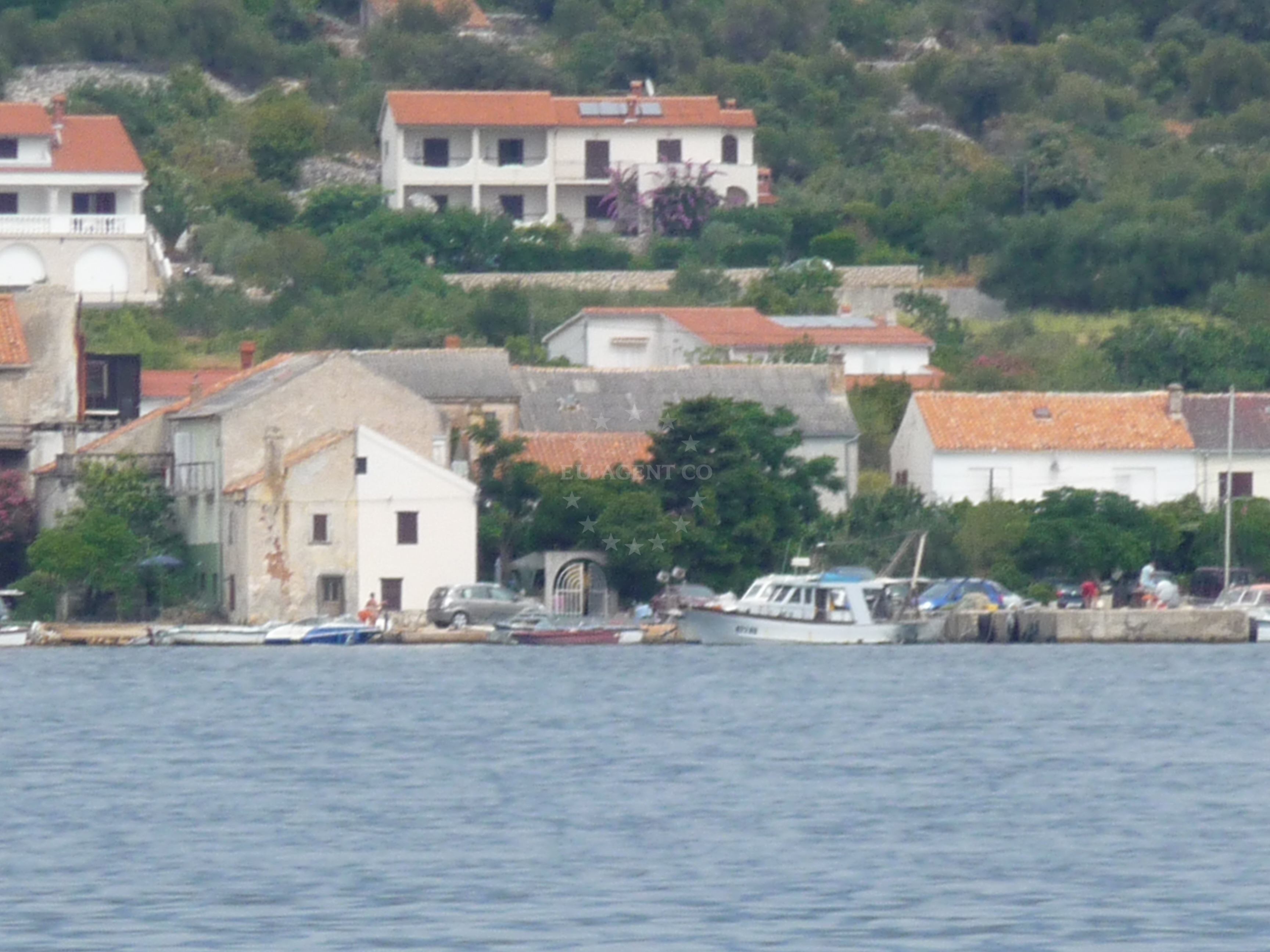 Kaštel Jetty in Barbat, Rab: Nautical access point with boat lift and mooring facilities