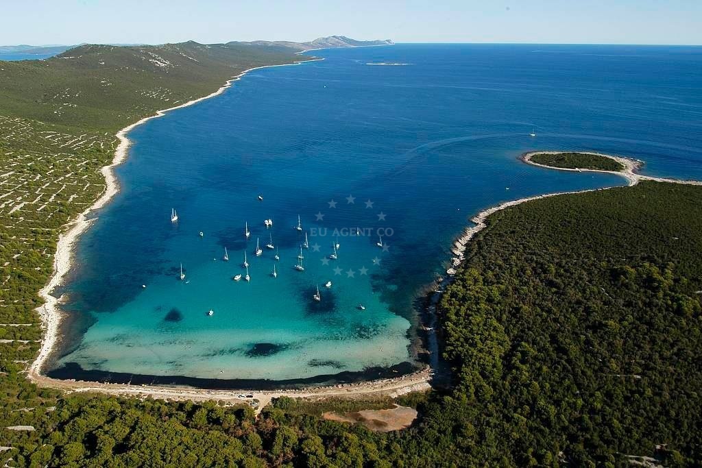 Buoy field Sakarun with sandy beach and clear blue waters