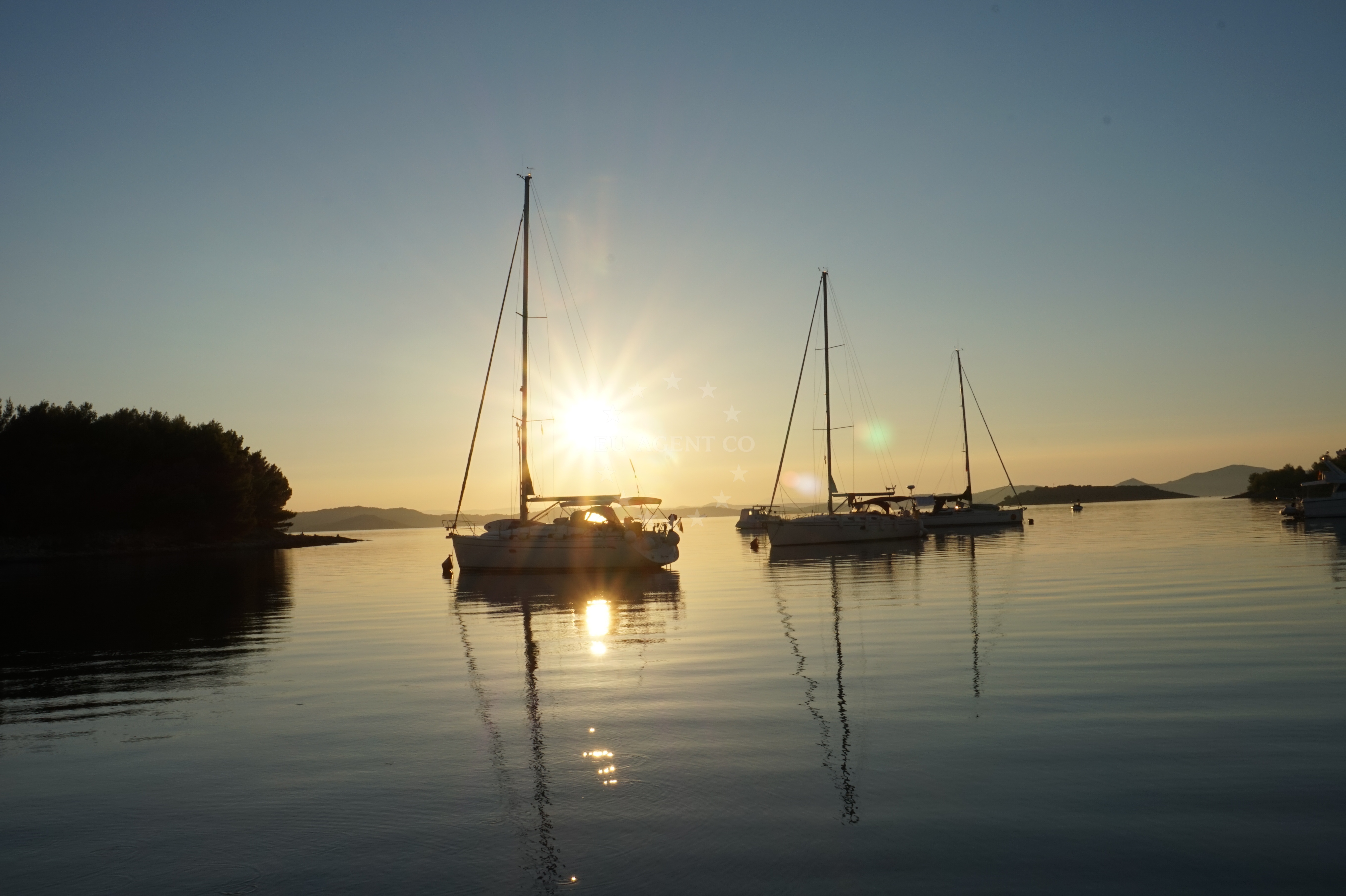 Shallow water buoy field with 15 berths in Vodenjak Bay