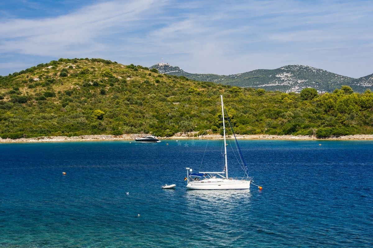 View of the Baroni Restaurant from the Konoba Baroni buoy field