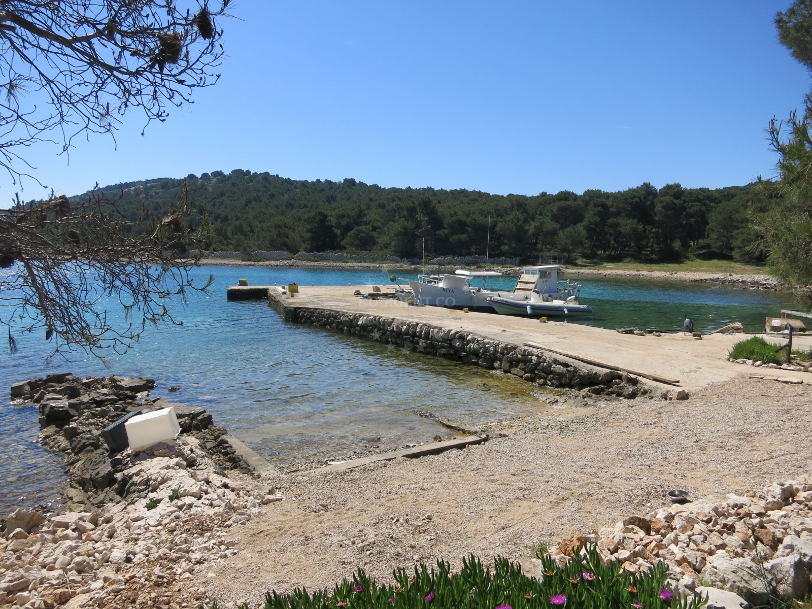 View of Kakan Jetty from the water showing shallow depths ahead