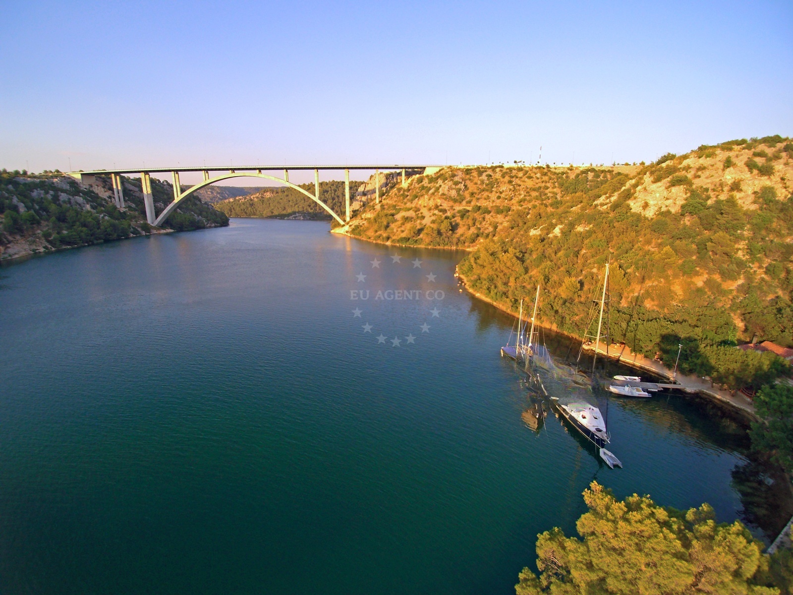 Konoba Vidrovaca jetty in Skradin, North Dalmatia, Croatia with mooring lines