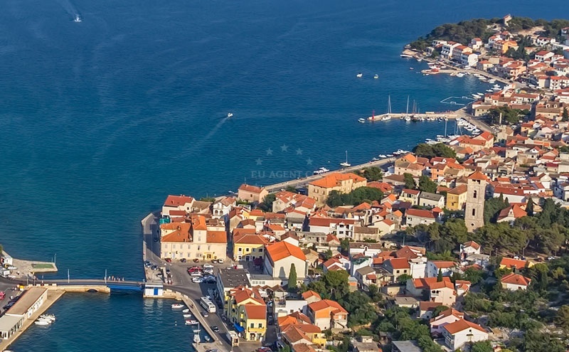 Jetty in Tisno, North Dalmatia, Croatia with yachts moored at water depths 0.5-3m