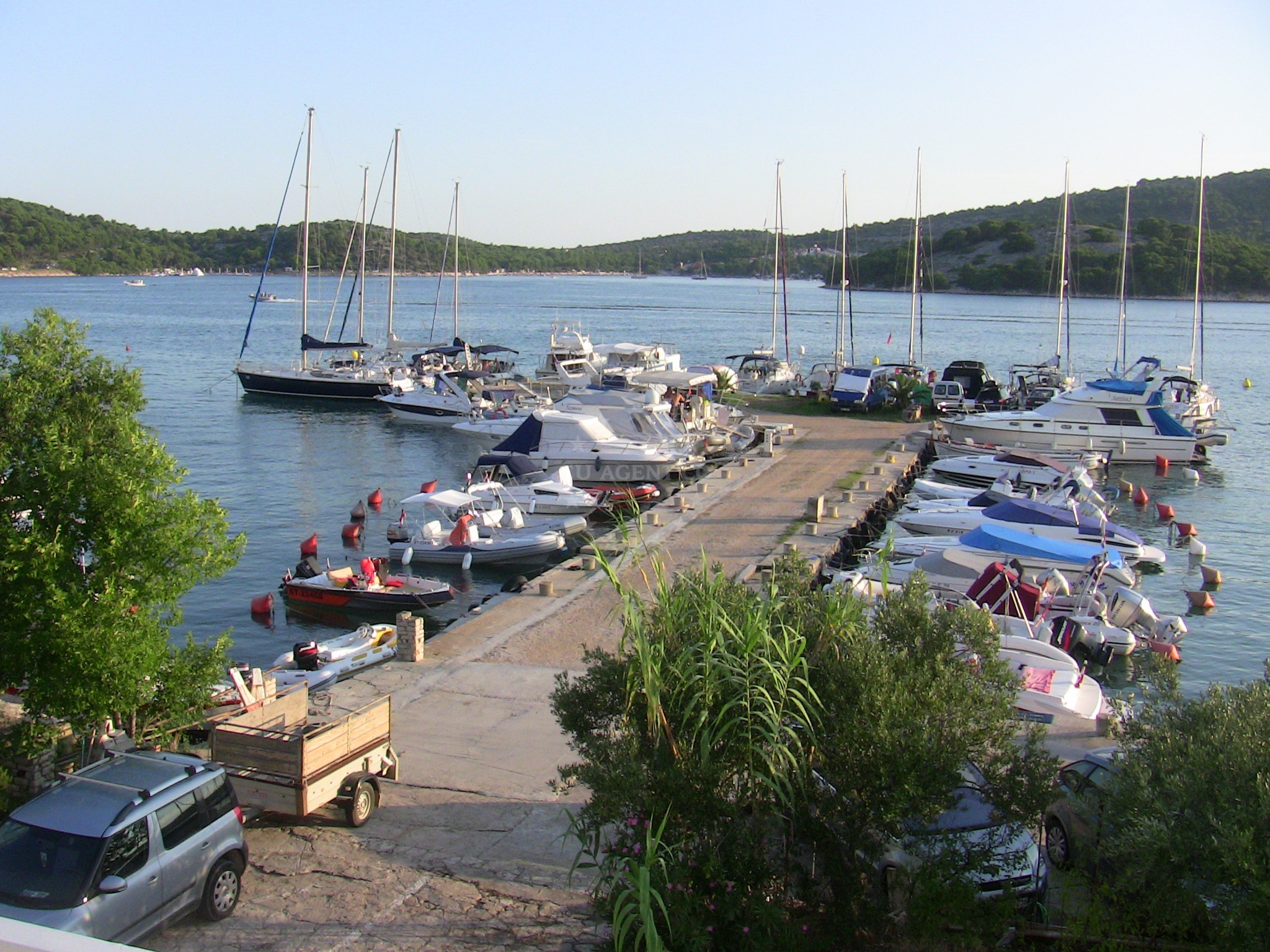 Nearby Restaurant Prova and Jazina Beach