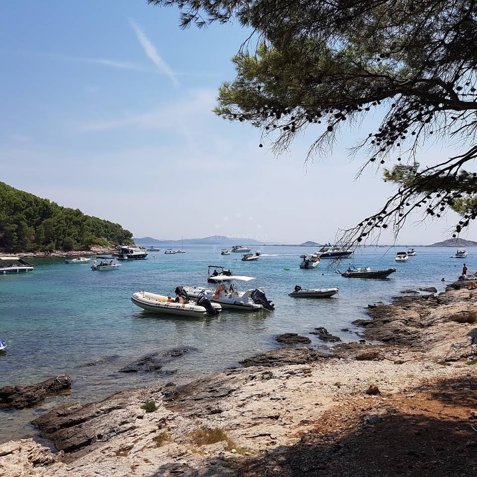 Turquoise waters near Kranje Vrgada buoys