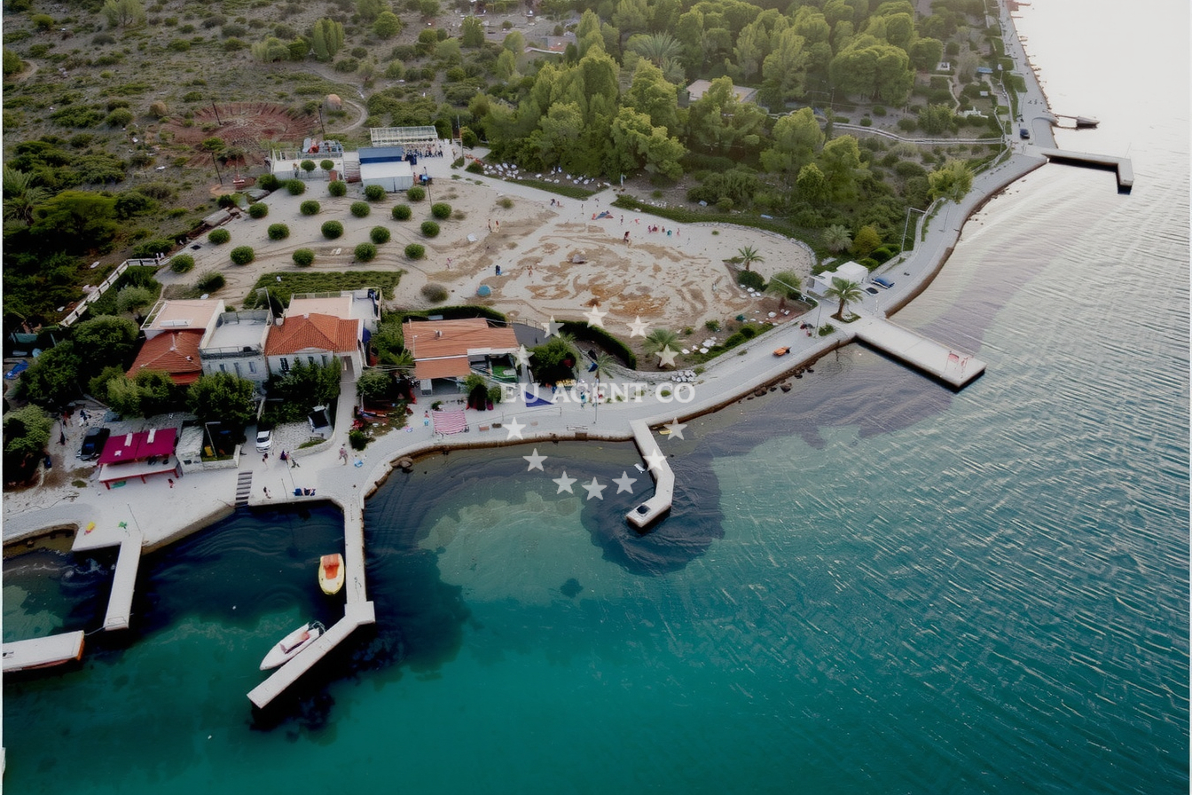 View of Zizanj Jetty from the sea with nearby Konoba Zizanj restaurant visible on the shoreline