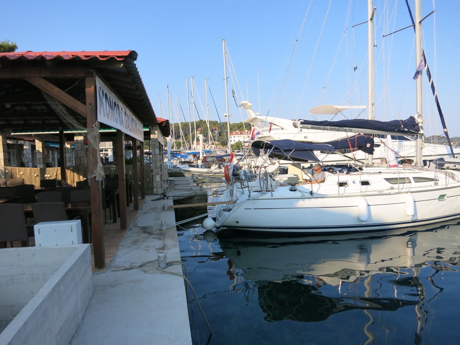Konoba Ribar Quay with mooring berths and restaurant in Pomena, Mljet