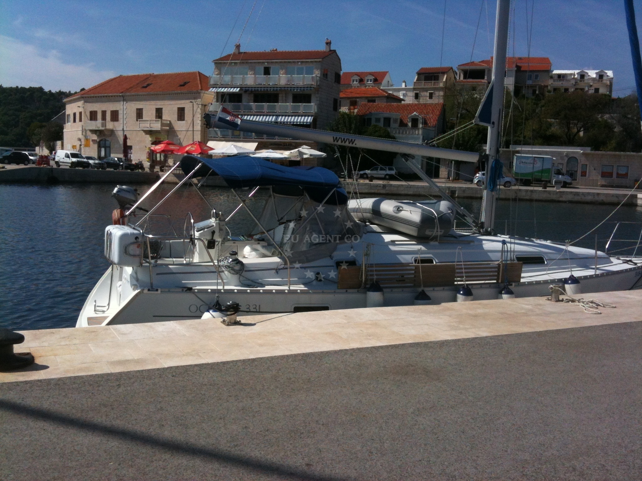 Mooring line and fuel station at Sumartin Harbour