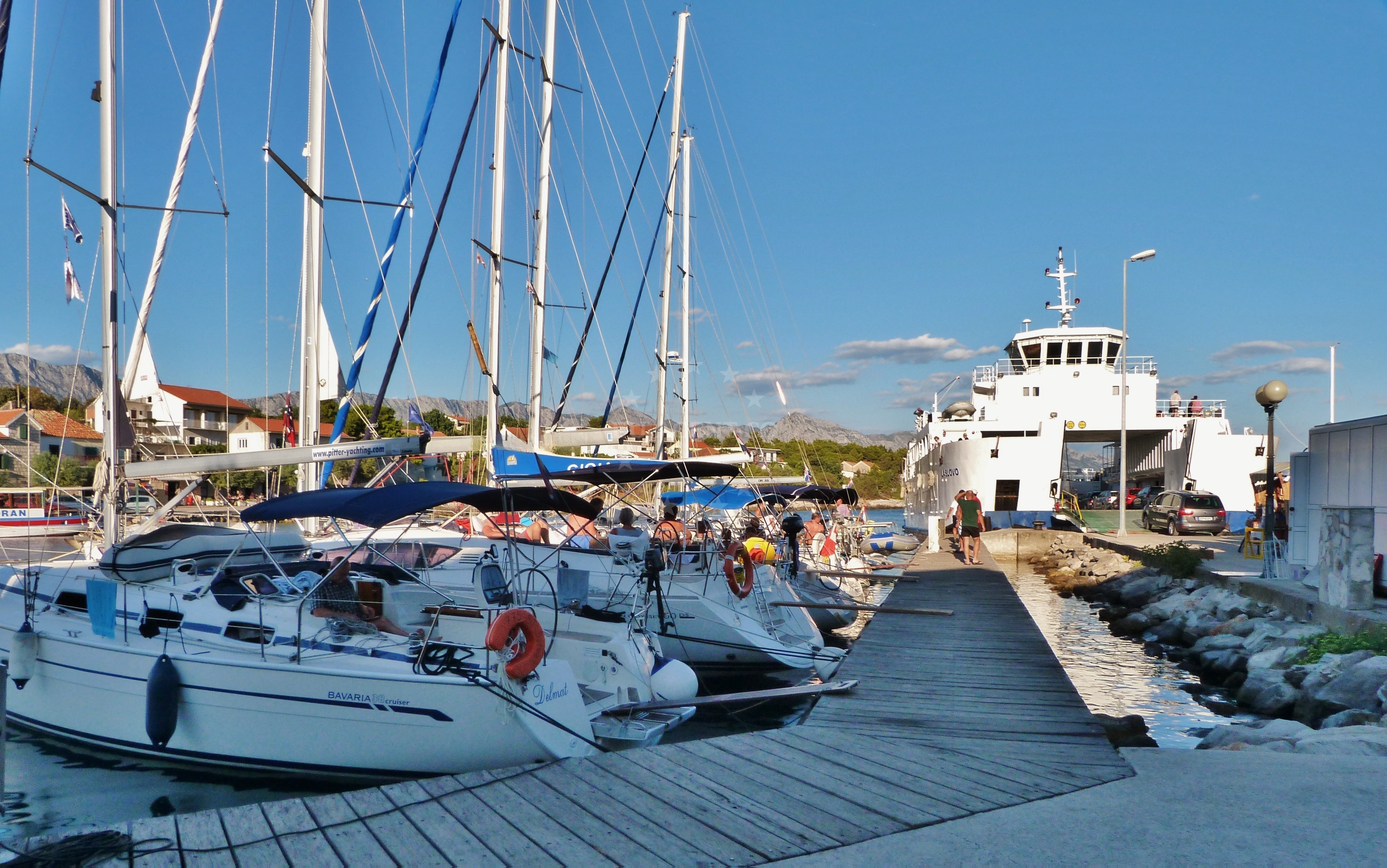 Sucuraj Harbour with moorings and jetty