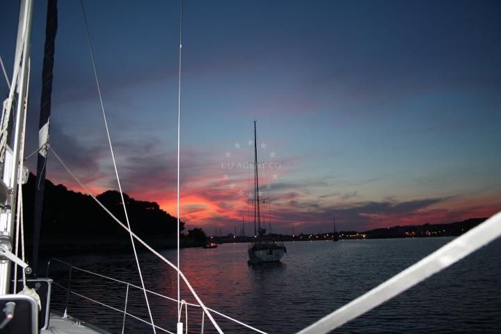 Joko, the port officer, assisting with mooring at Rogoznica Harbour