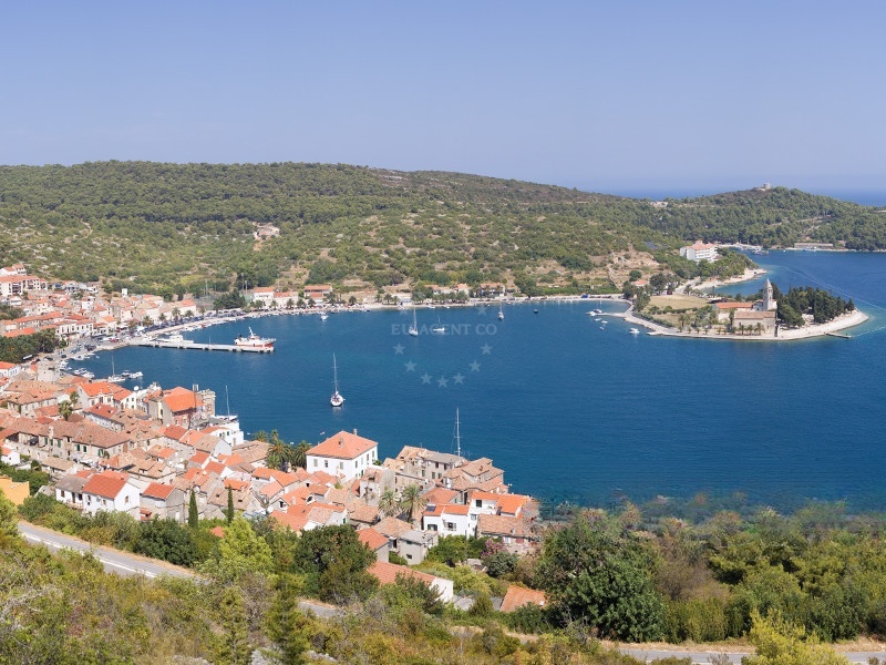 Anchoring spot in Stonca, NW of the peninsula, Luka Harbour