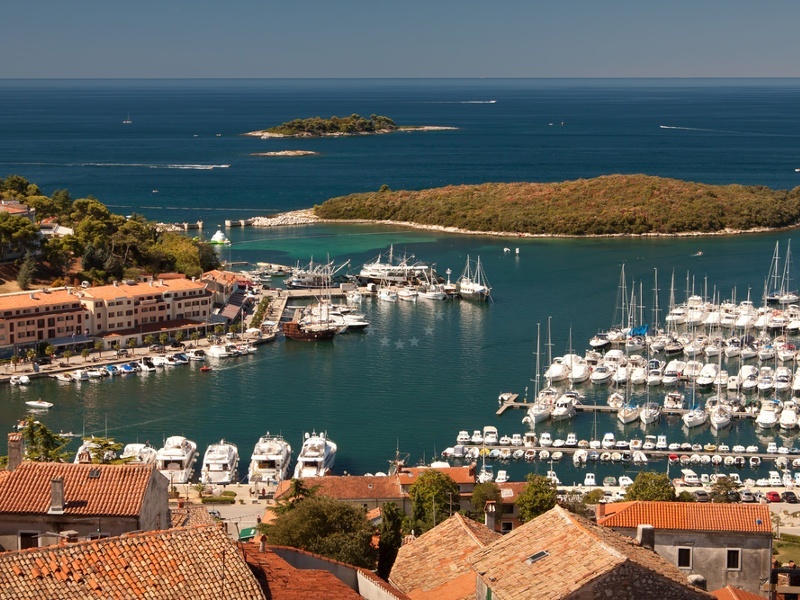 Shallow waters near Vrsar Harbour with depth markers