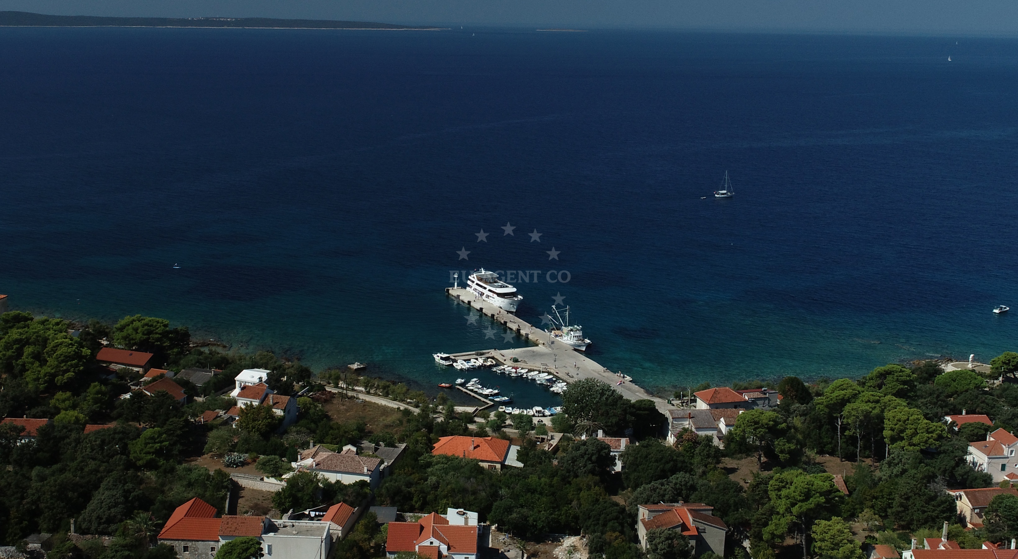 Zalic Harbour, Silba, Croatia: Small pleasure craft anchorage with long pier and nearby restaurants