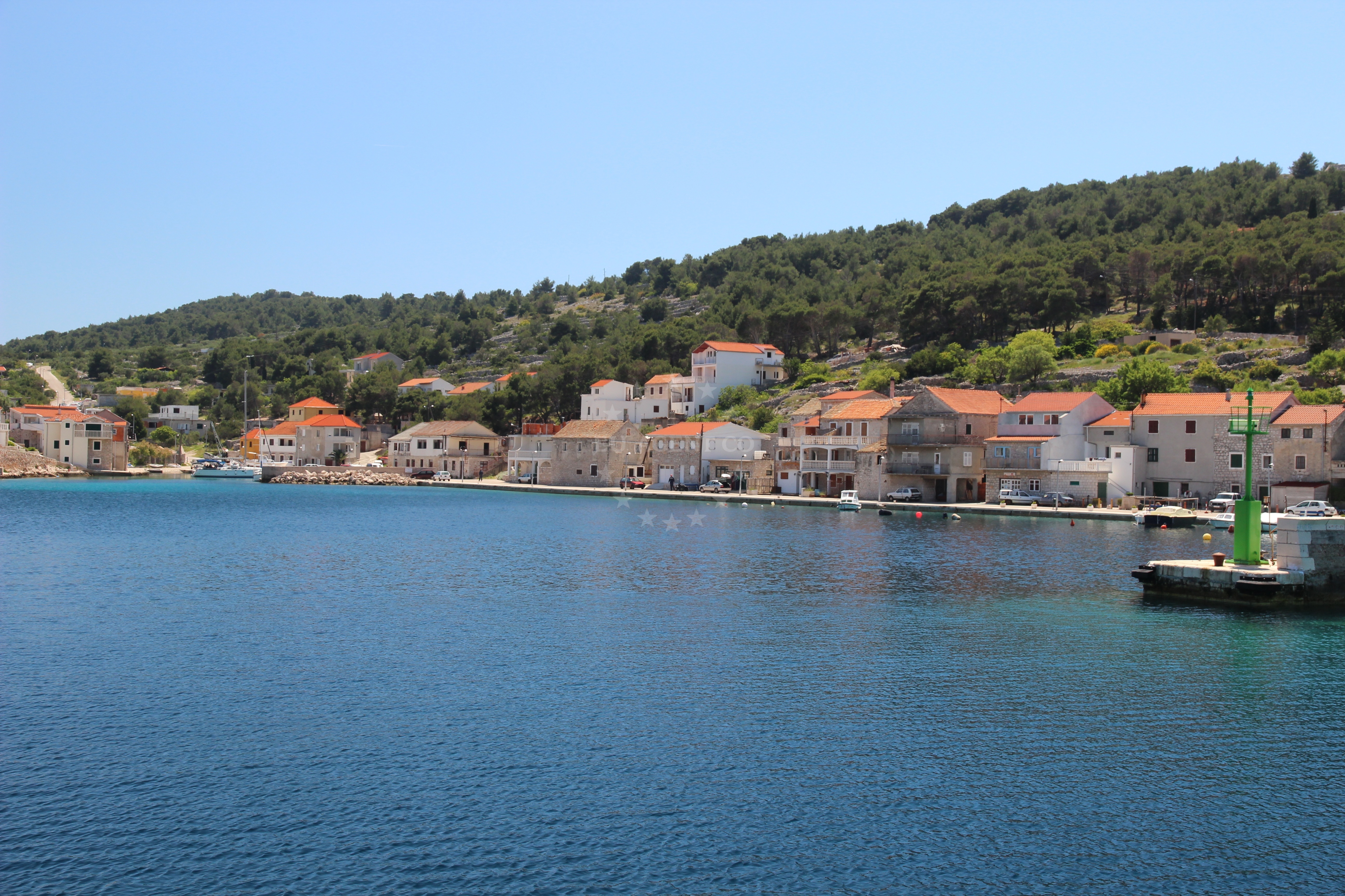 Restaurant and mini-market at Muna Harbour