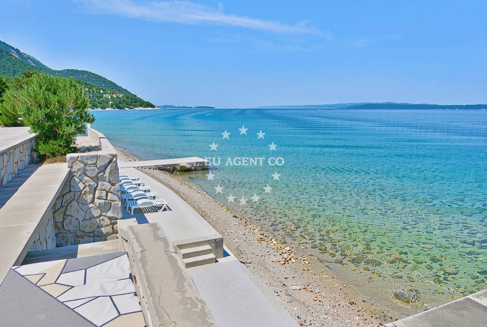 Scenic beaches near Duba Harbour, including Plaza Duba and Desna Luka