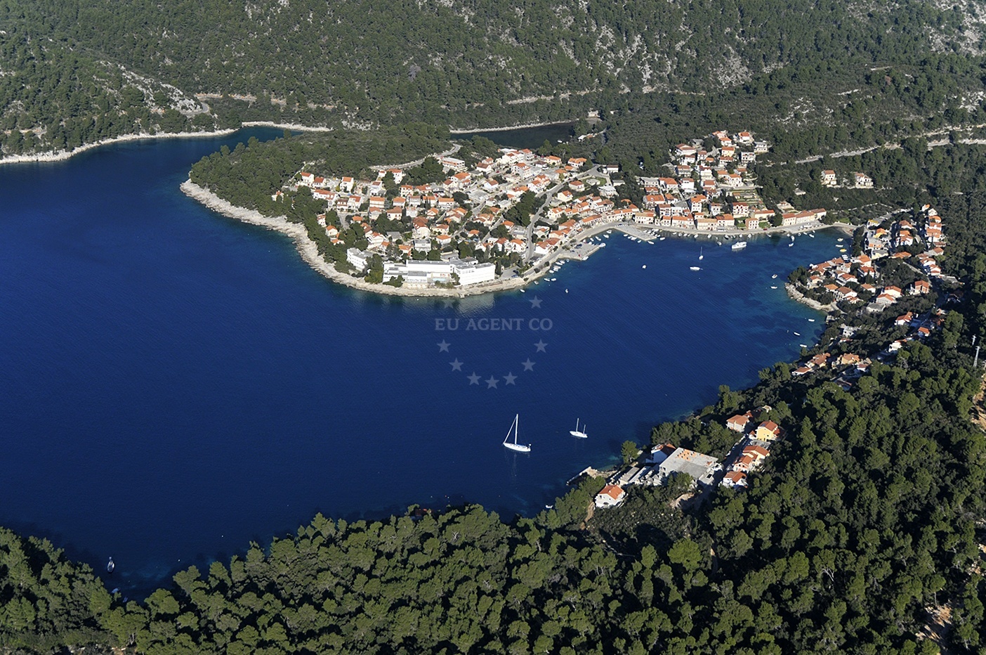 Brna Harbour quay with stern-to berths