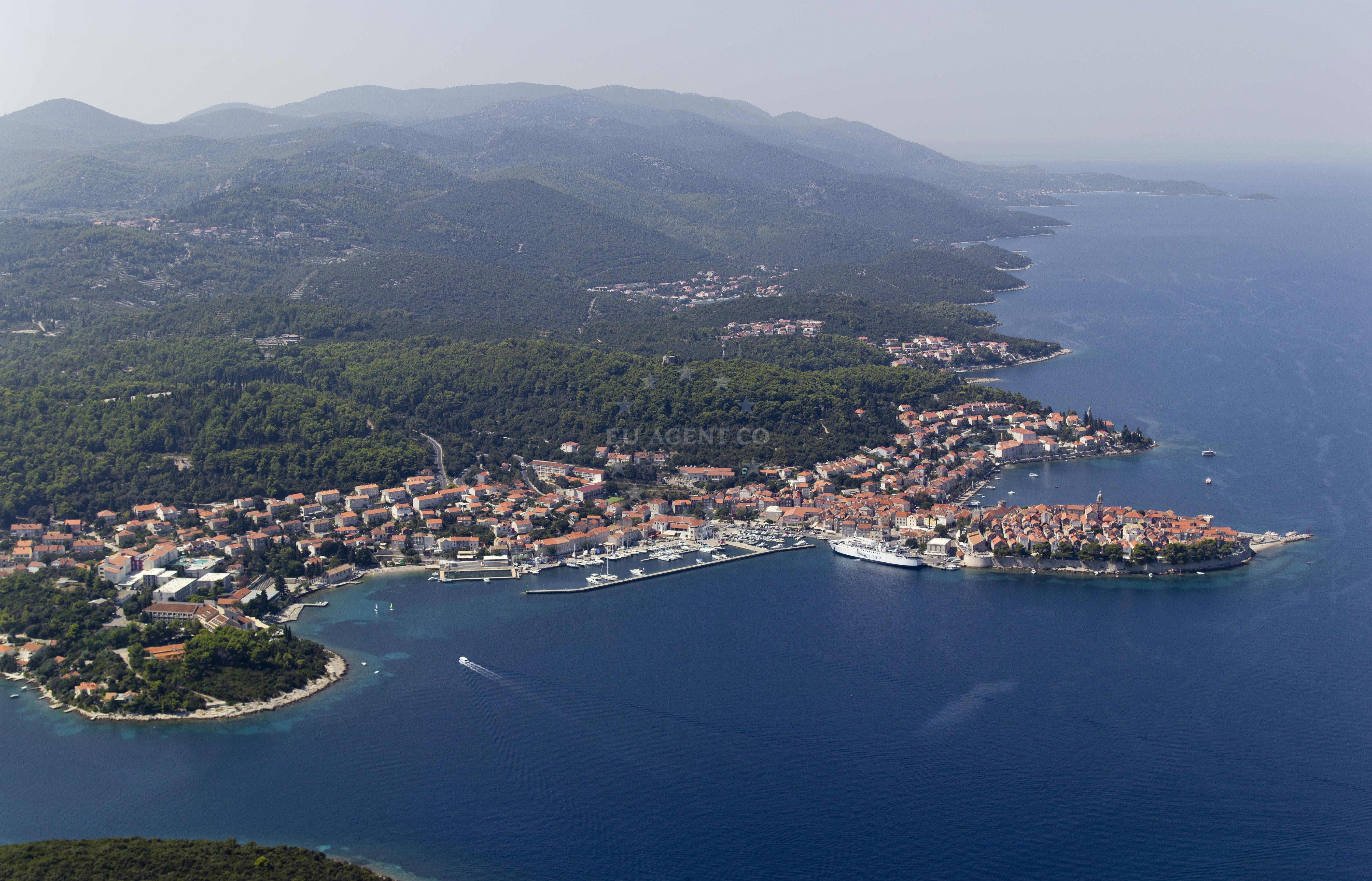 Tatinja Harbour with nearby Knežić islet and Bili Žal shallow