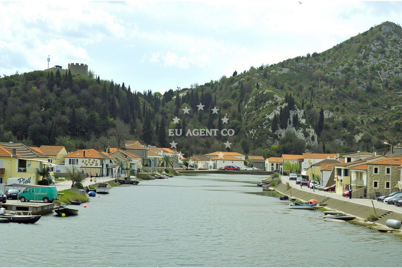 Facilities and surroundings at Opuzen harbor in Harbour in Opuzen, South Dalmatia, Croatia photo 2