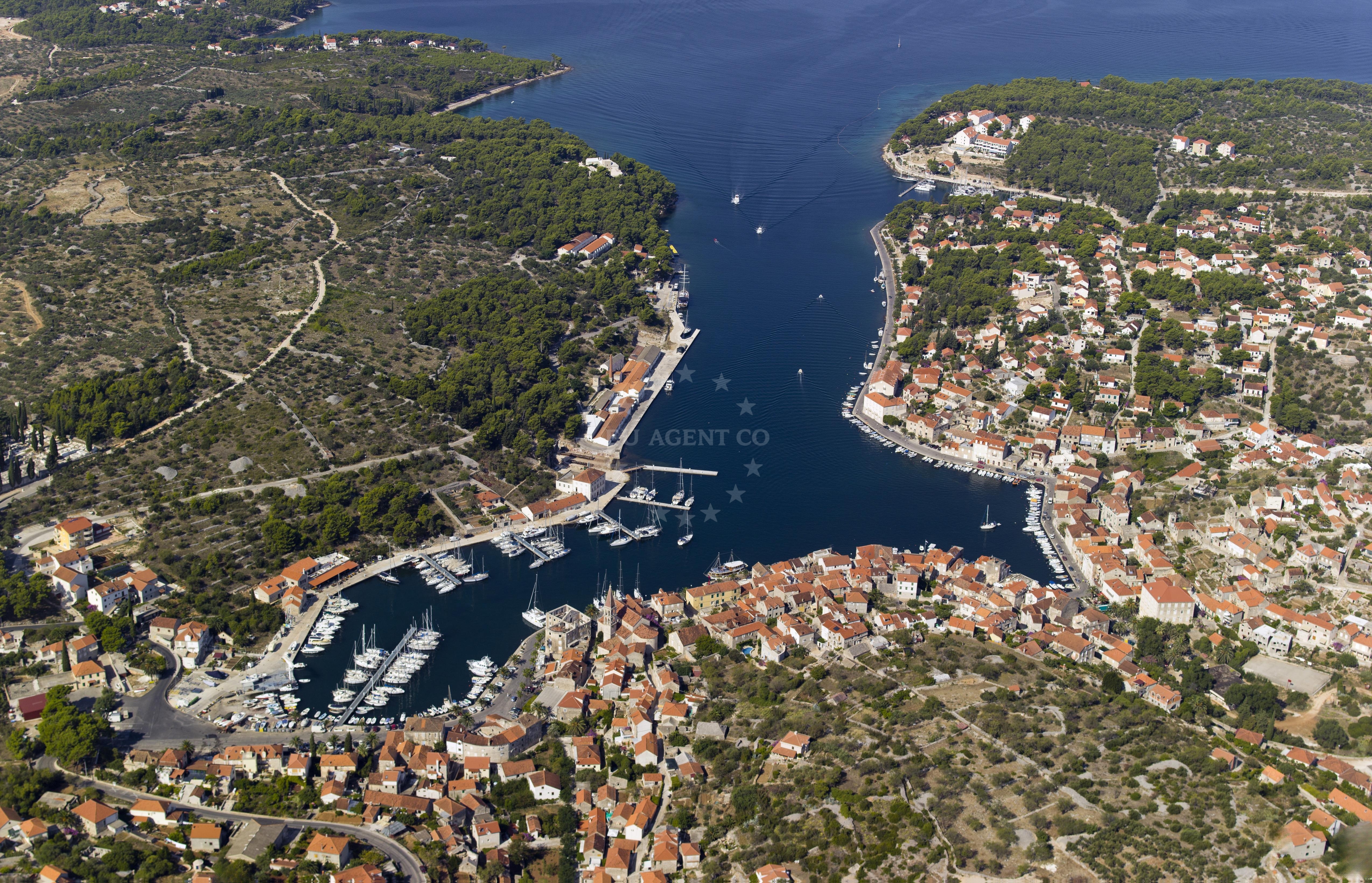 Marina Milna, Brac - Facilities including electricity and water services