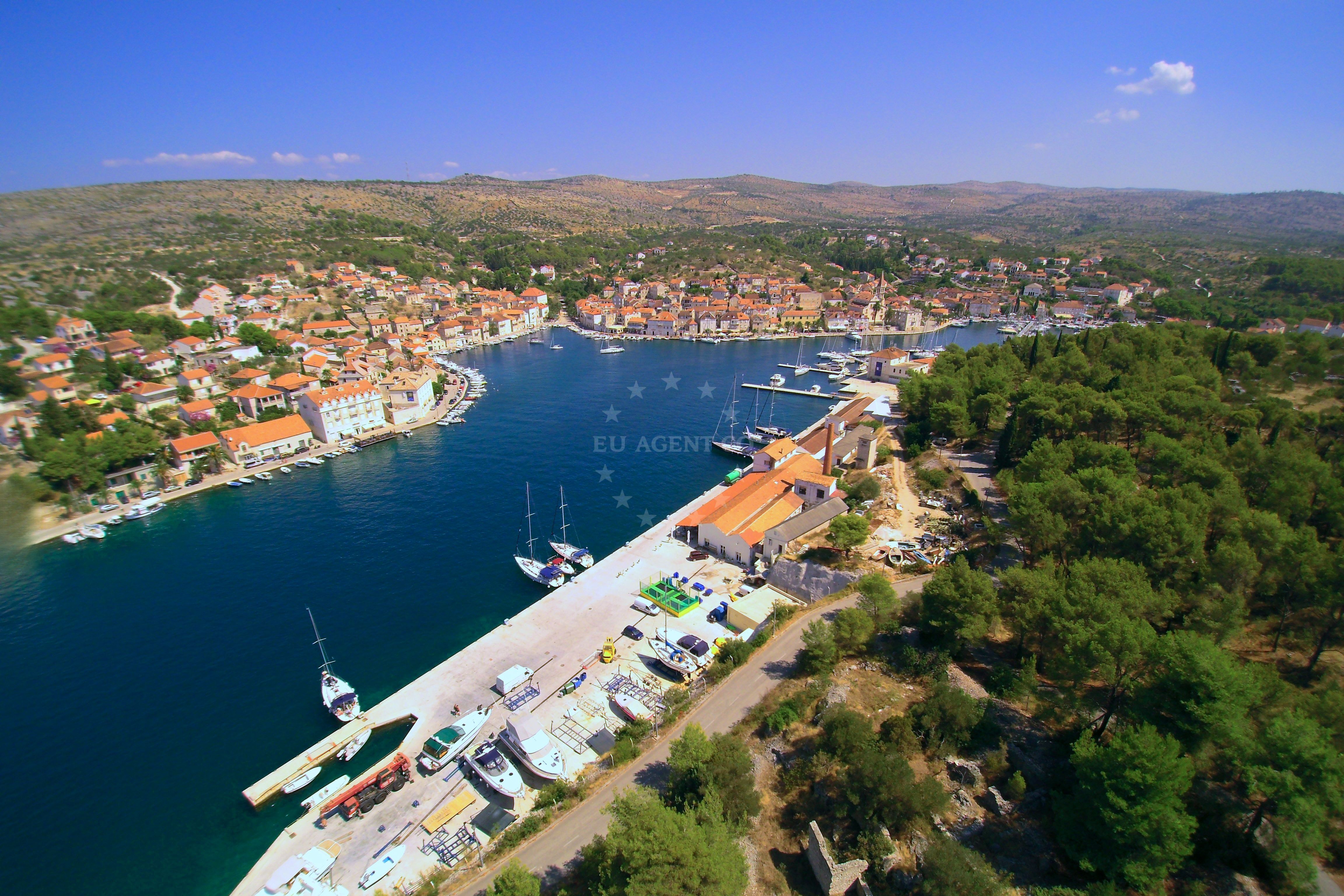 Additional view of Marina Milna Kanarija in Marina in Milna (Brač) on the island Brač, Central Dalmatia, Croatia photo 7