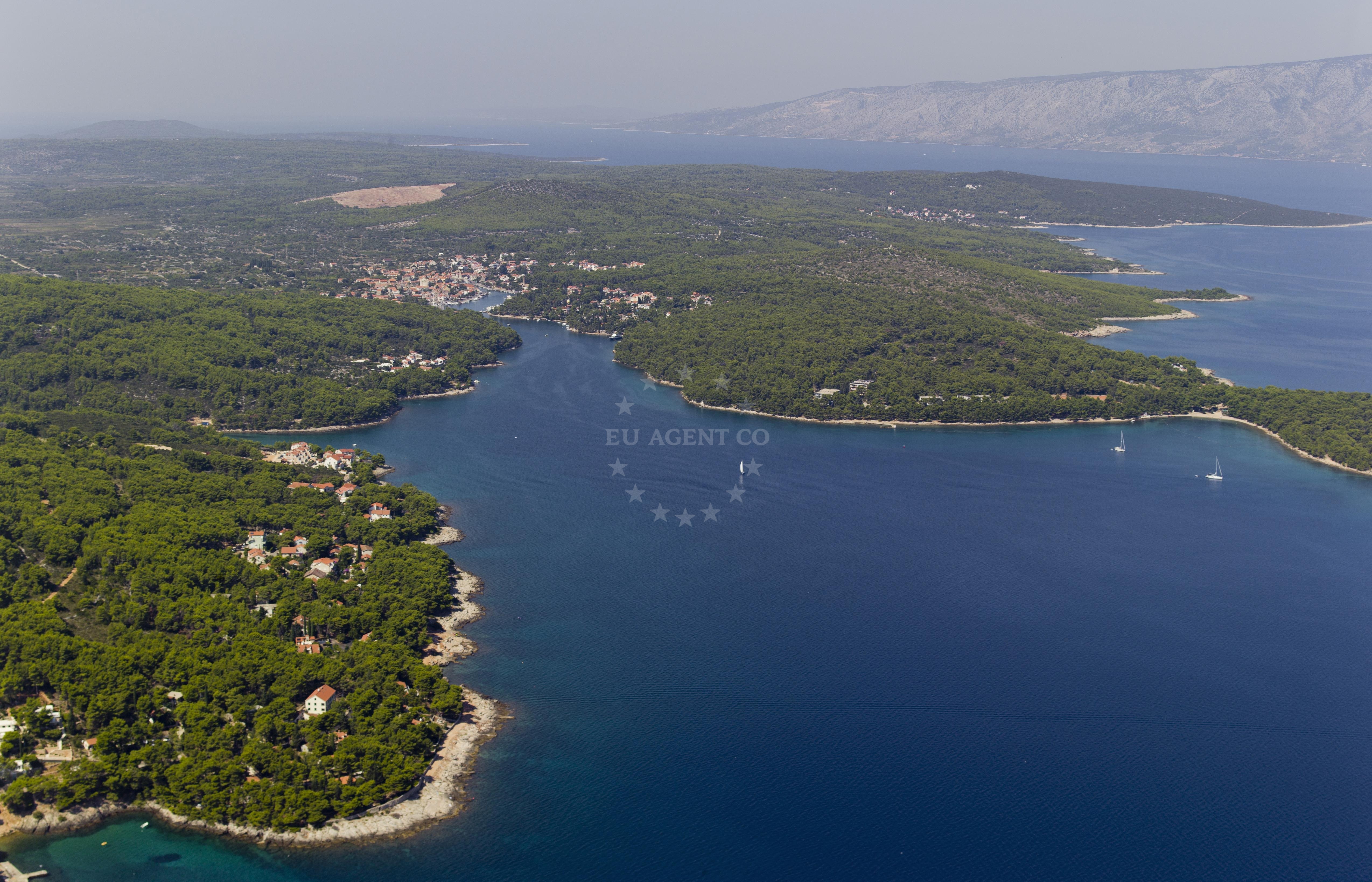 Marina Vrboska, Hvar - boat lift and fuel station facilities