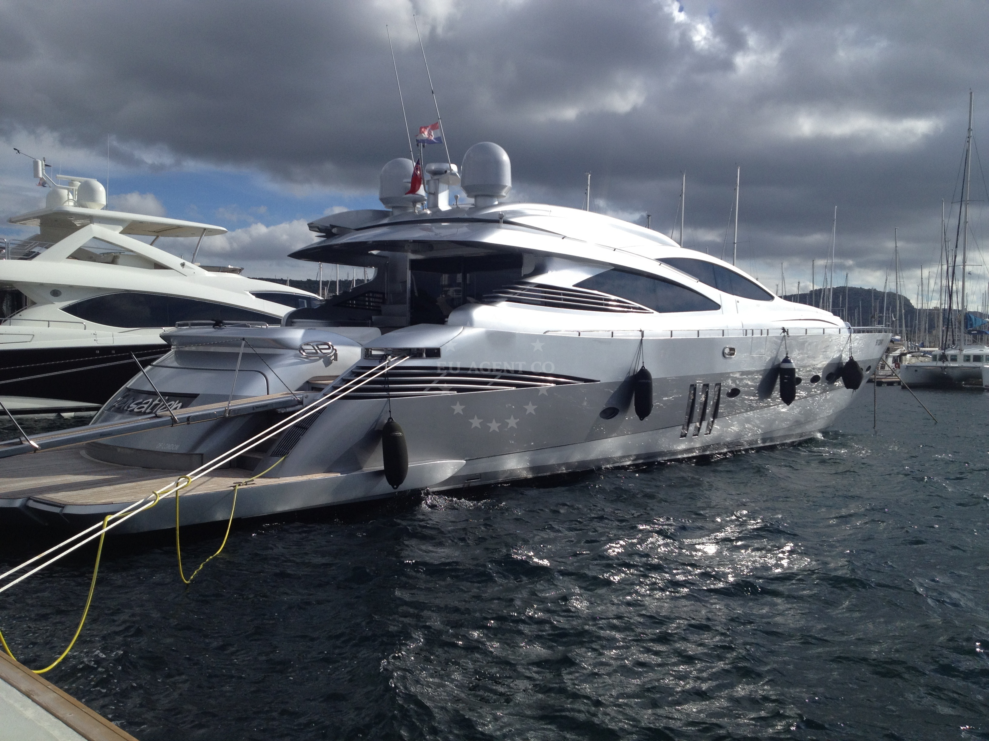Marina Mandalina facilities and fuel station