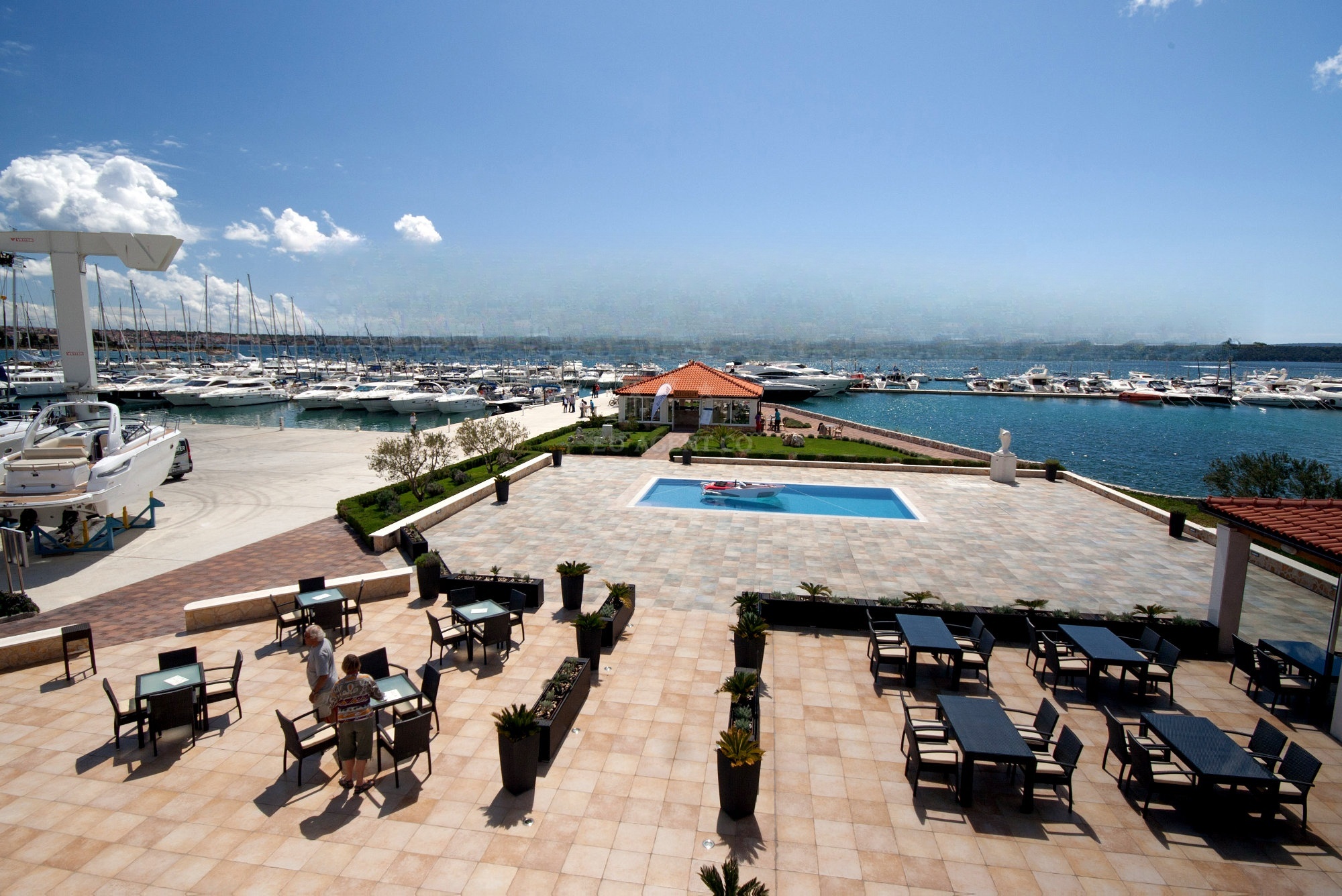 Marina Baotic’s facilities, including fuel stations and electrical hookups.