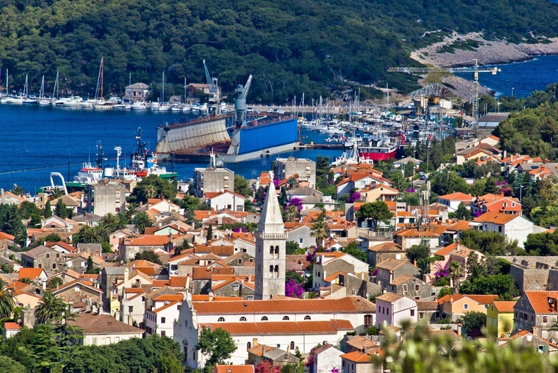 Marina Lošinj jetty and yacht berths