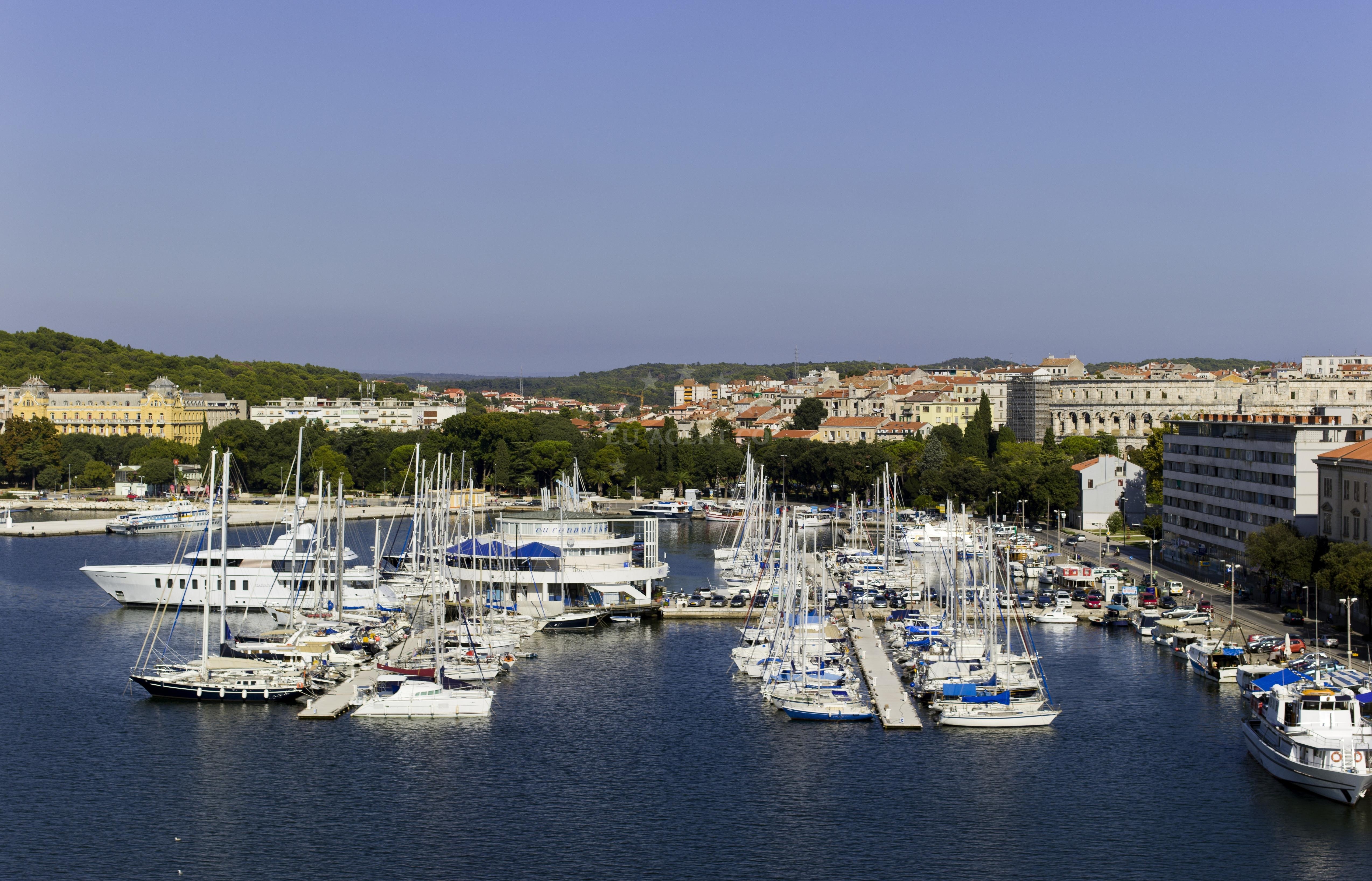 Berths and facilities at ACI Marina Pula