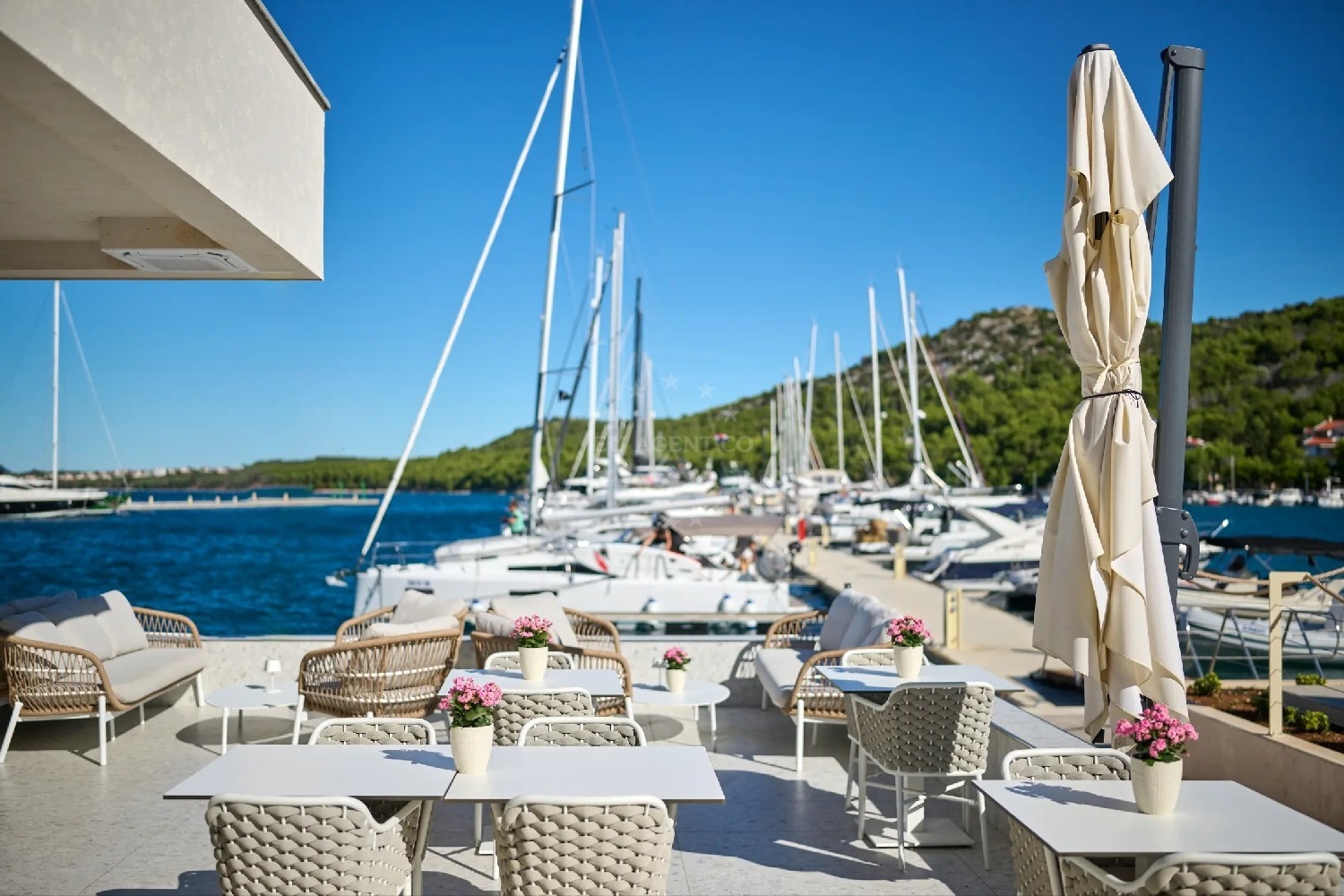 Marina Drage entrance with scenic coastal views