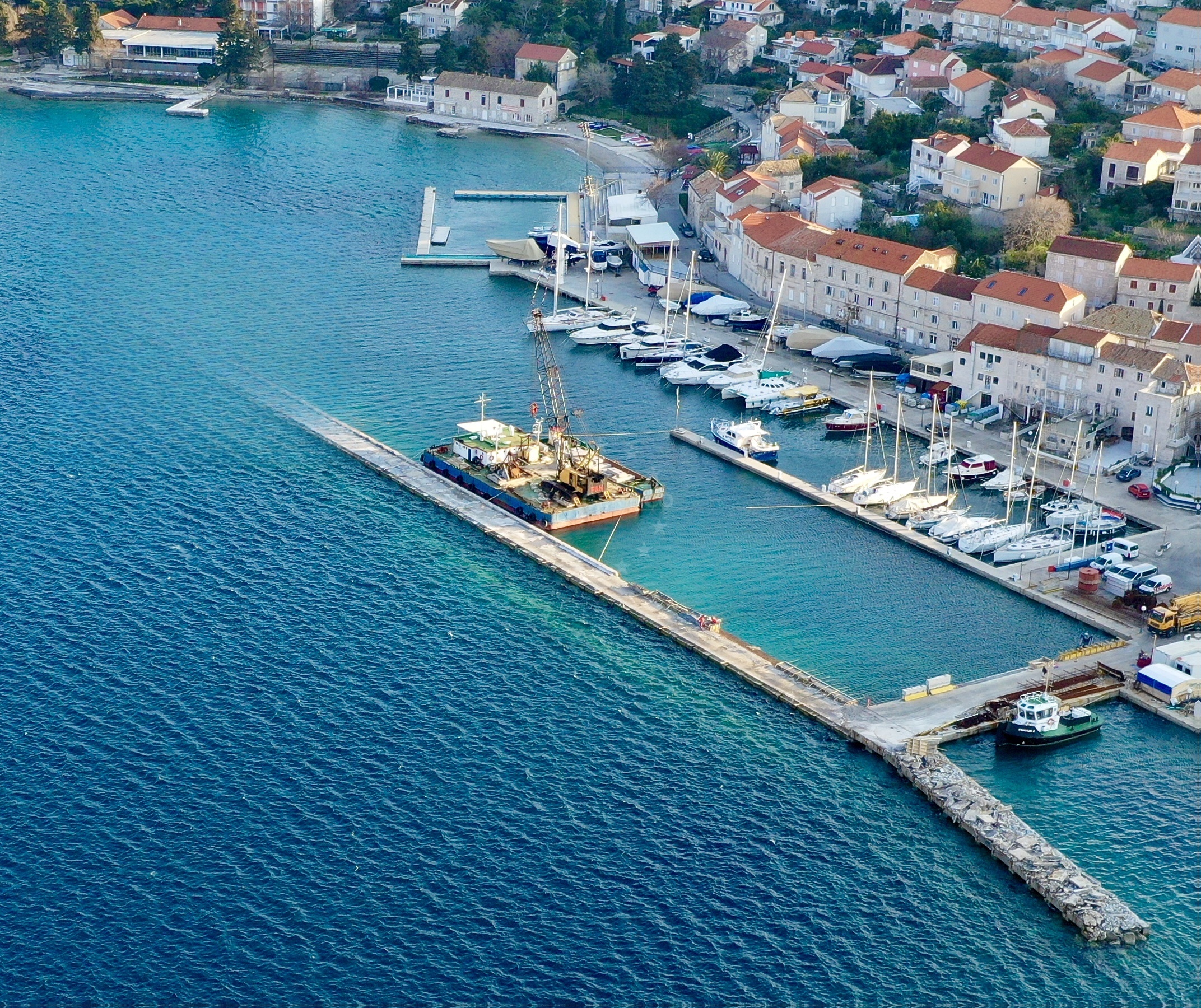 Modern marina facilities with electricity and waste recycling infrastructure