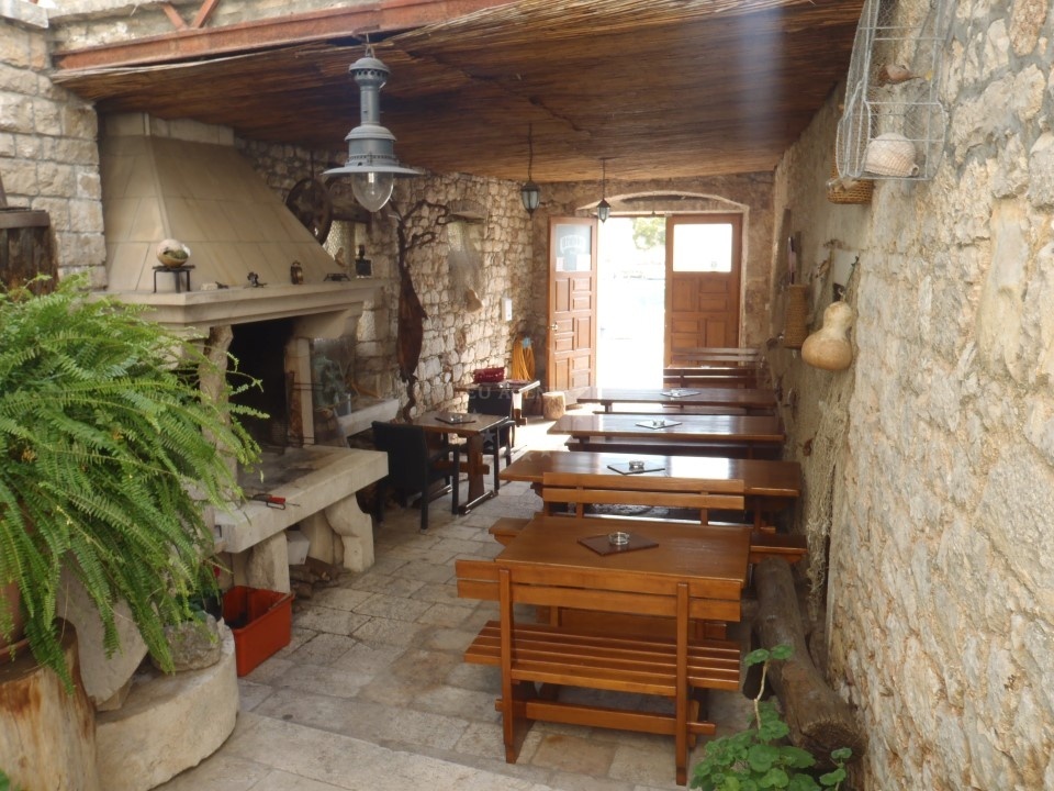 Konoba Dalmatino restaurant in Bobovisce, Brac, Croatia, overlooking the waterfront with Adriatic Sea views