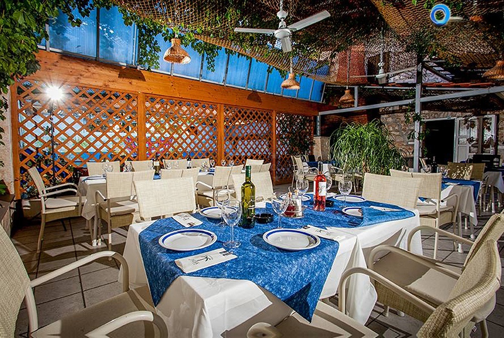 Dining area at Palma Restaurant with views of the Adriatic Sea