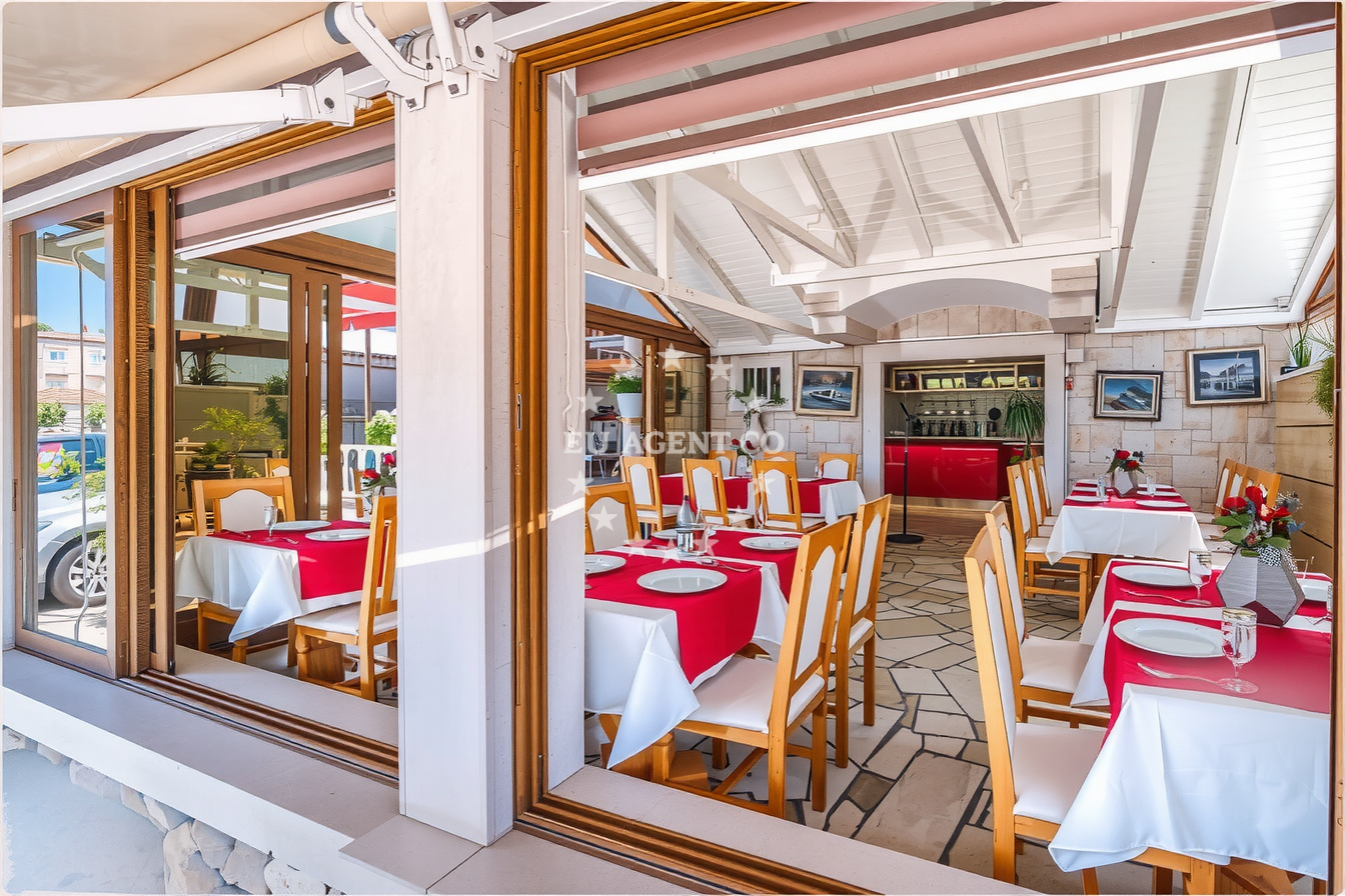 Additional view of Restaurant Palma in Restaurant in Milna (Brač) on the island Brač, Central Dalmatia, Croatia photo 6