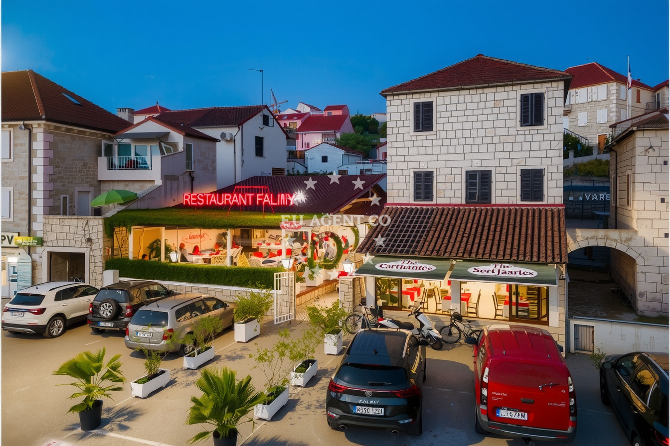 Additional view of Restaurant Palma in Restaurant in Milna (Brač) on the island Brač, Central Dalmatia, Croatia photo 10