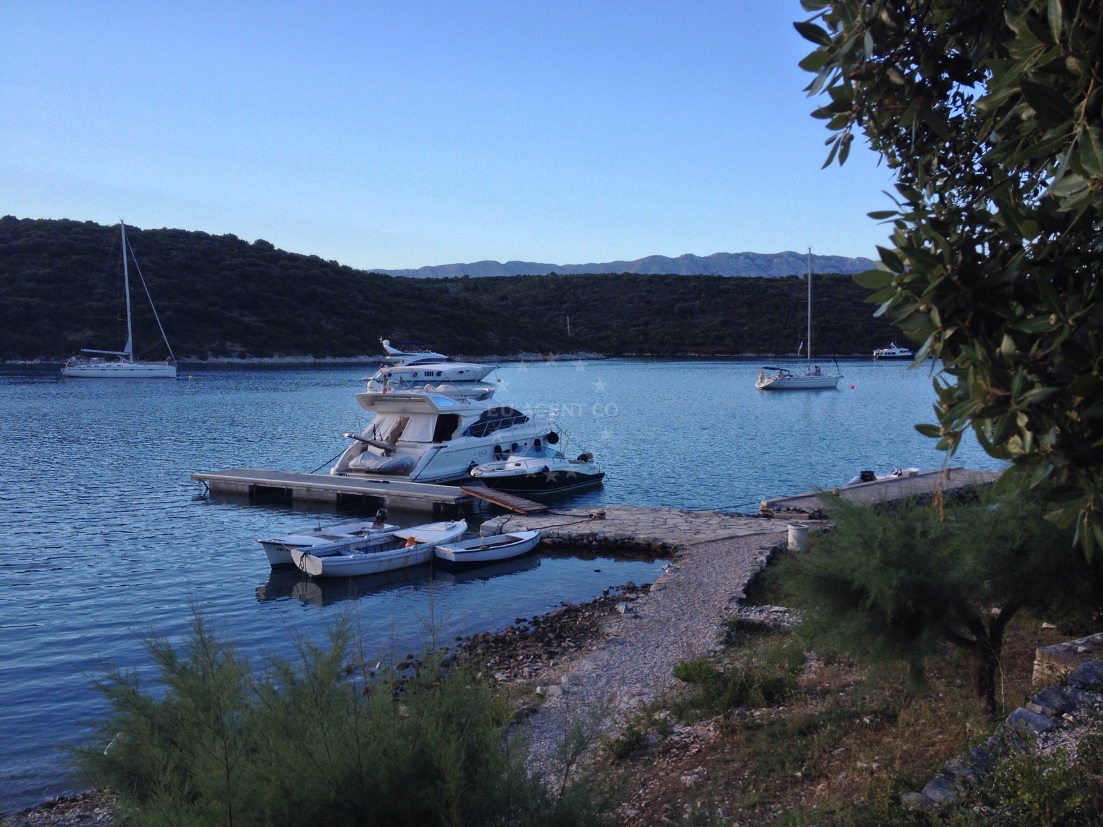 Croatian coastal restaurant Konoba Rojen in Povlja