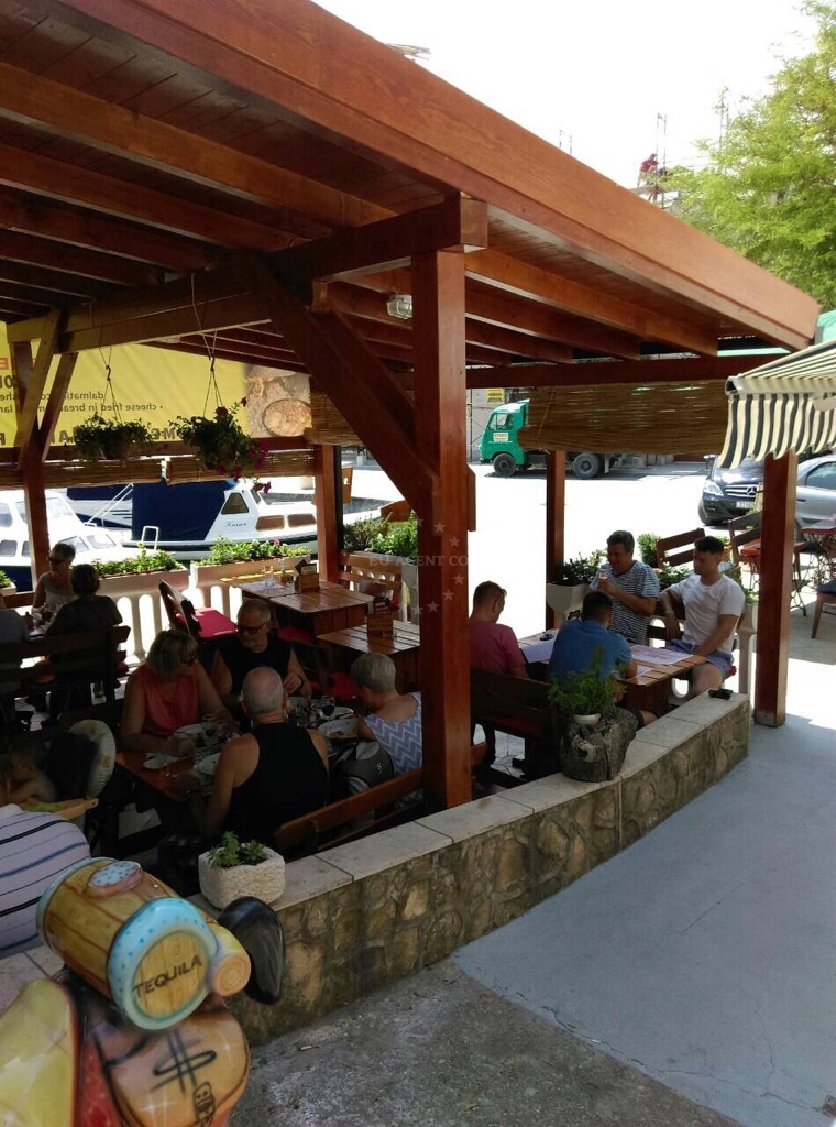Konoba Bernardo restaurant in Sumartin, Brač, with Adriatic Sea backdrop