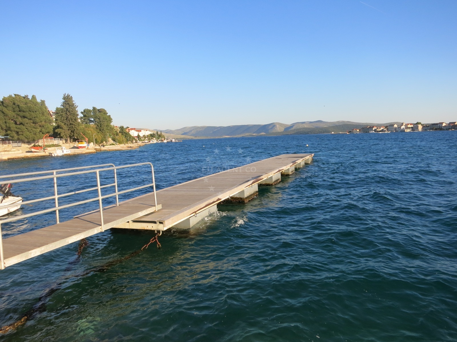 Private yacht jetty at Zlatna ribica Restaurant in Brodarica