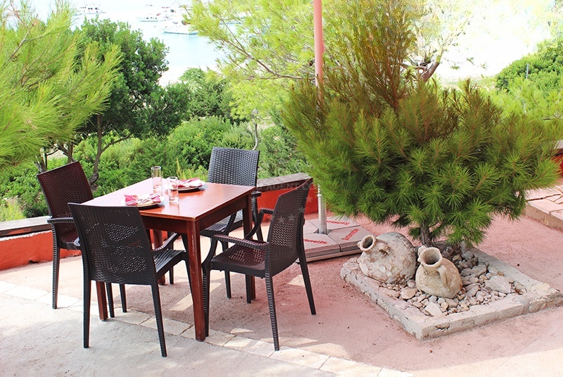 Fresh grilled fish and seafood on display at Konoba Budikovac