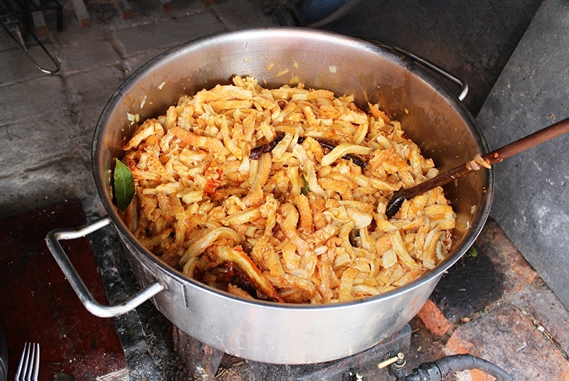Traditional Dalmatian cuisine preparation at Konoba Budikovac