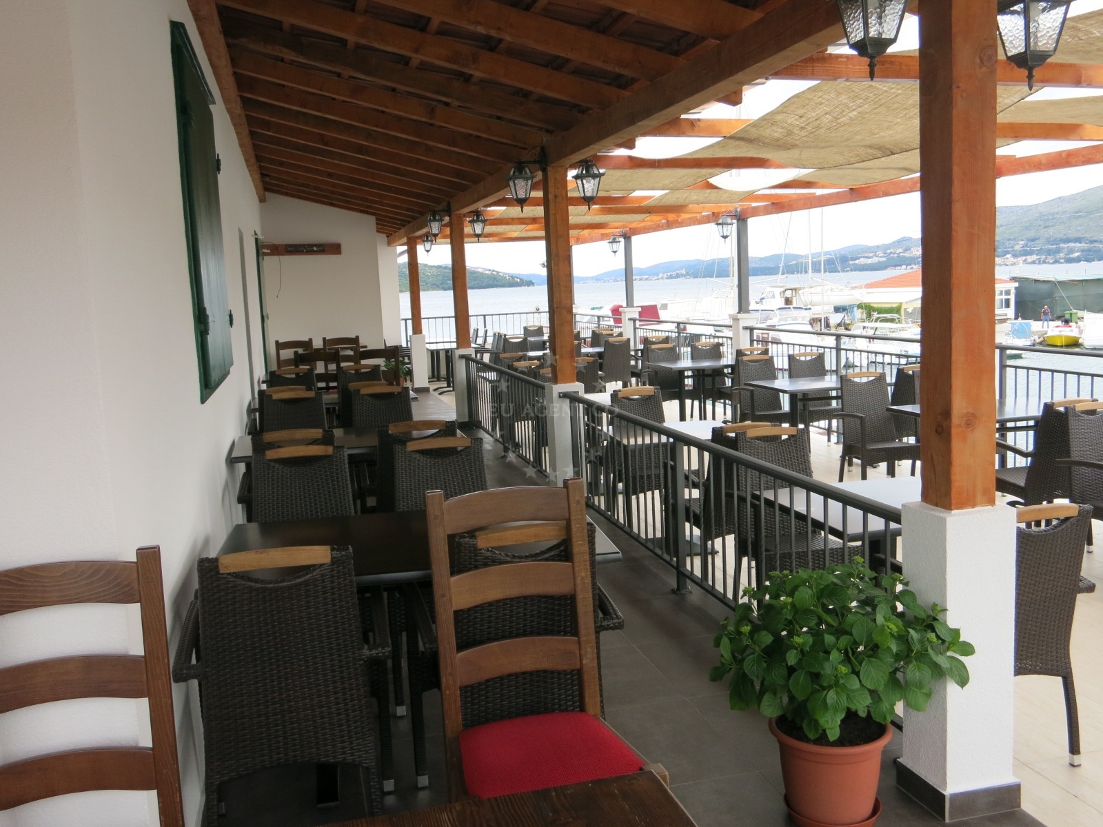 Rarita Restaurant overlooking the Adriatic Sea in Okrug Gornji, Ciovo