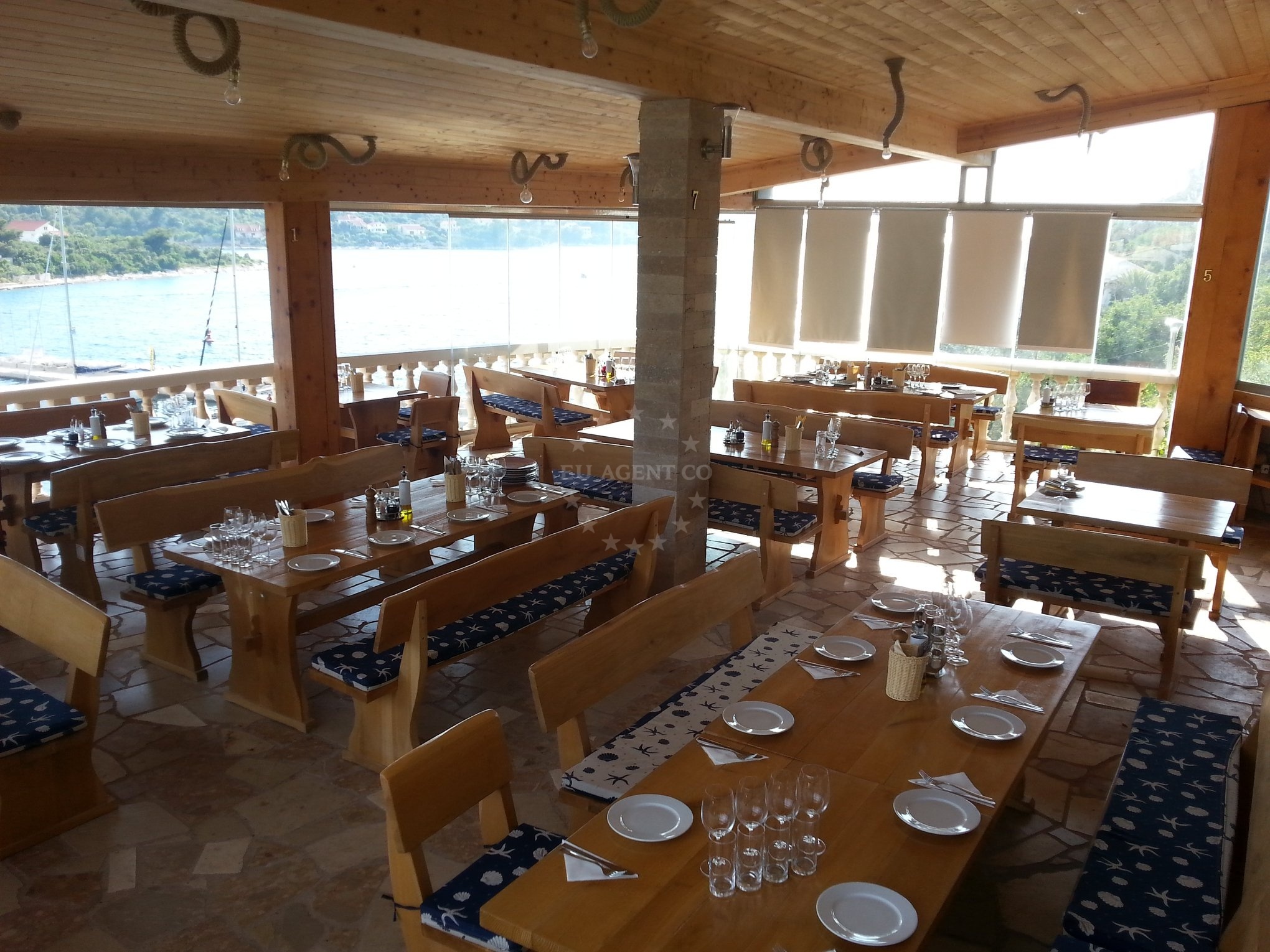 Konoba Jere restaurant with panoramic views of Drvenik Veli's bay and harbor