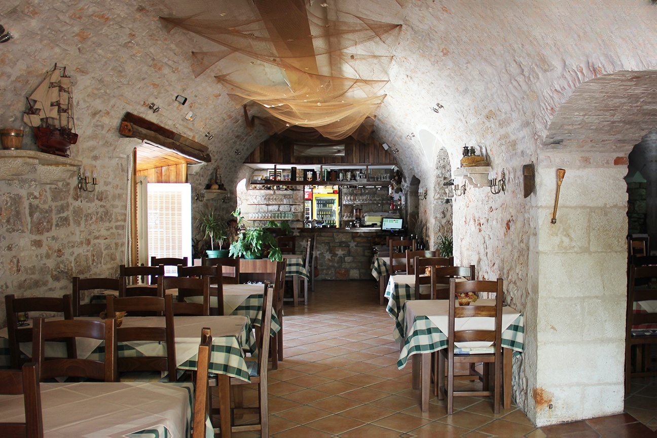 Dining area at Arsenal Restaurant with panoramic views of Jelsa's coastline