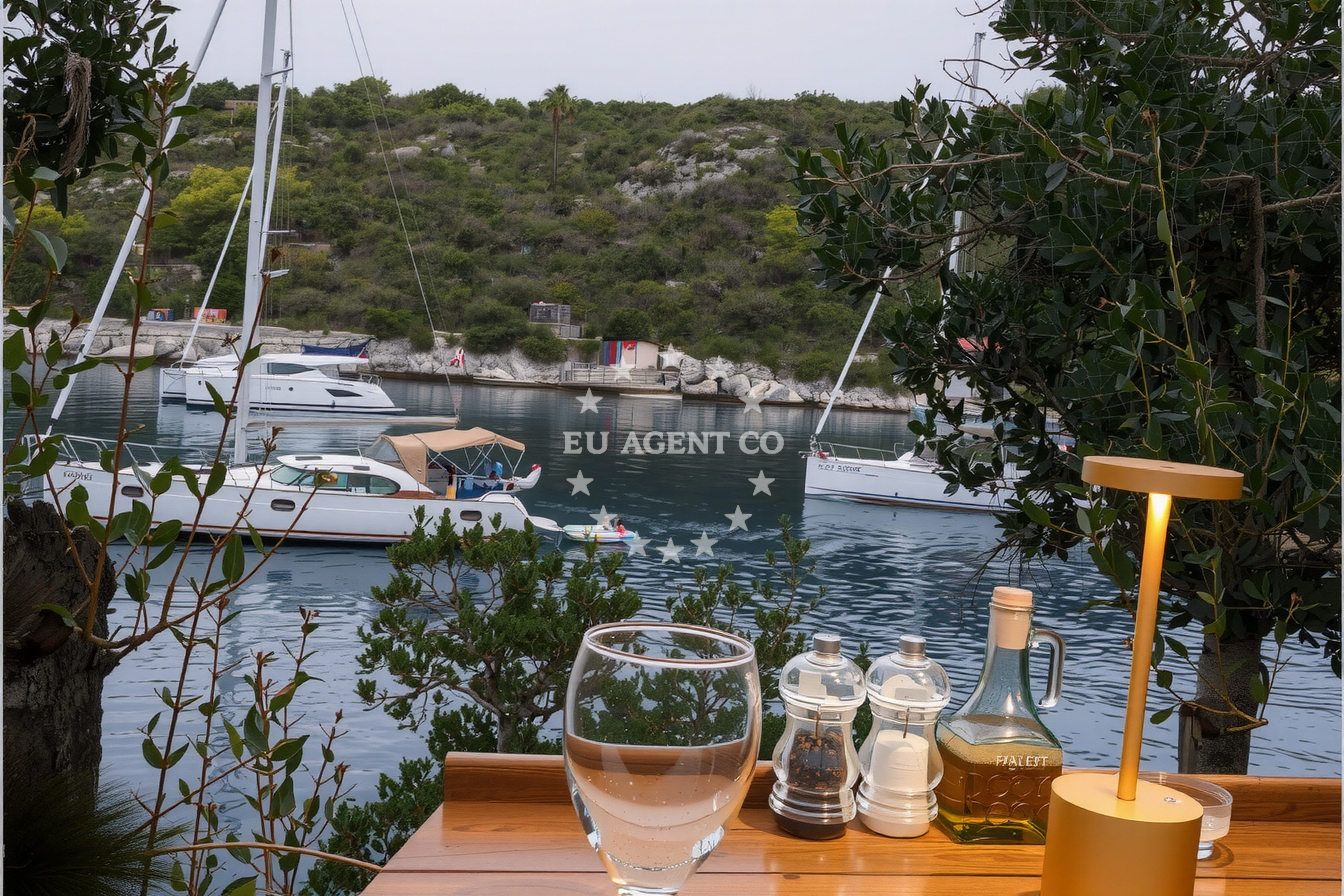 Additional view of Konoba Paradiso restaurant in Restaurant in Jelsa on the island Hvar, Central Dalmatia, Croatia photo 6