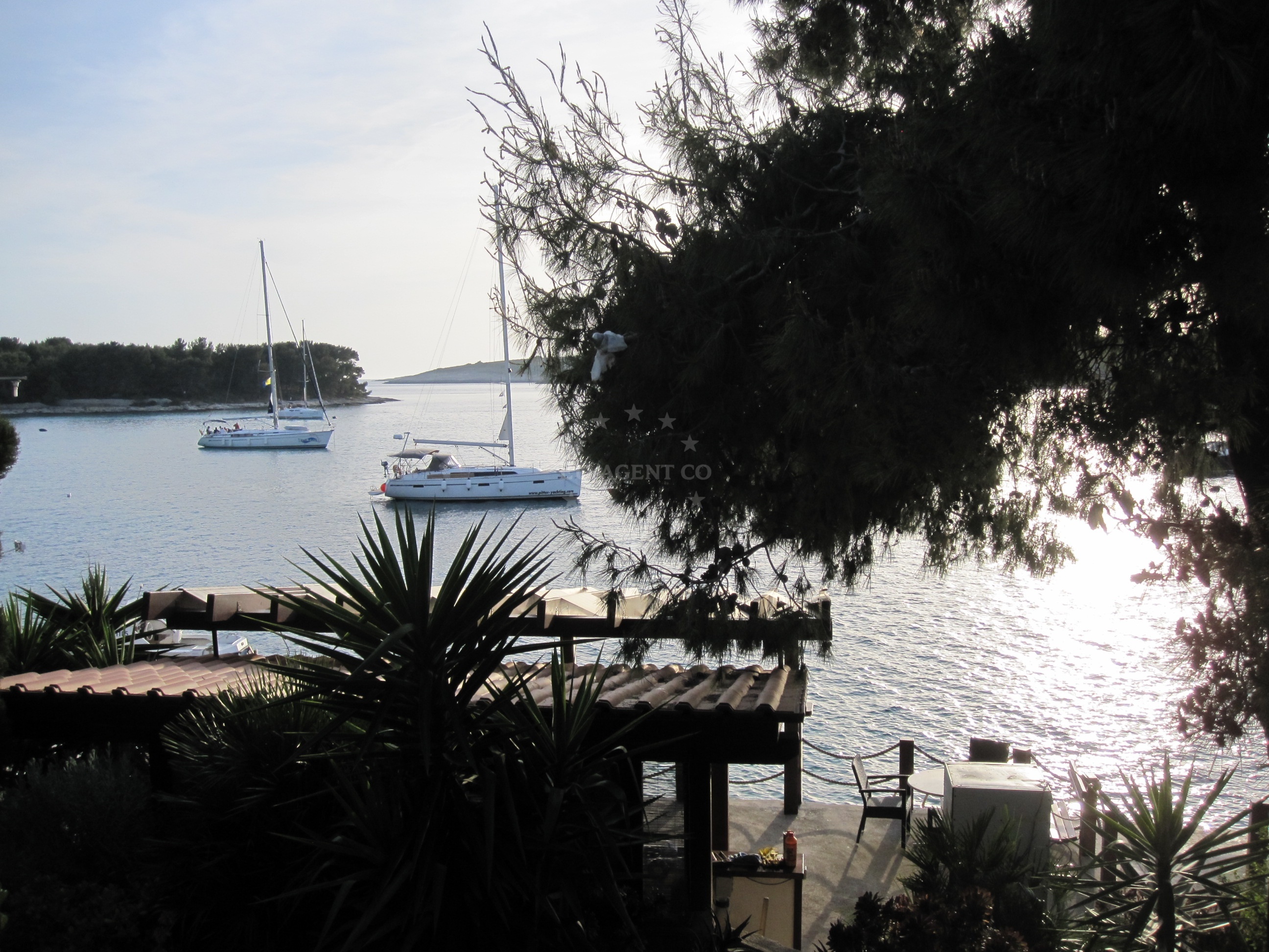 Ringo Restaurant in Vira, Hvar, overlooking the Adriatic Sea